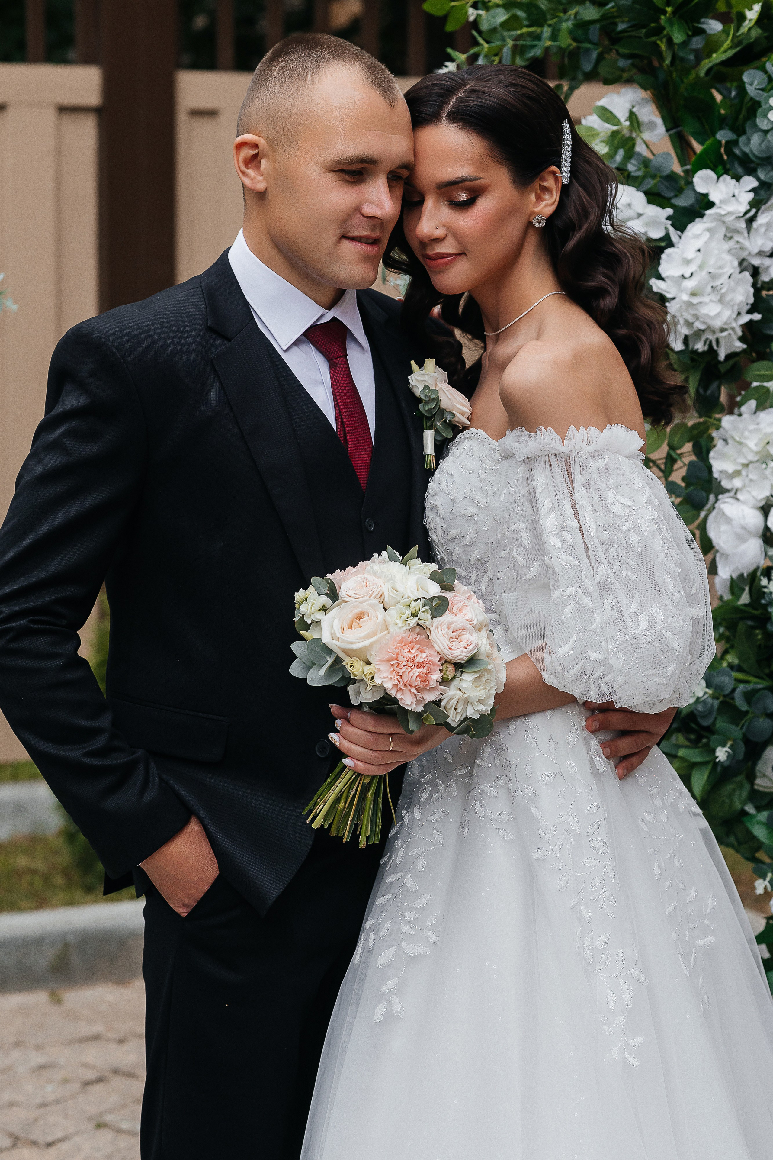 Волшебное утро невесты в номере отеля. Олег Сверчков | Свадебный фотограф Вологда