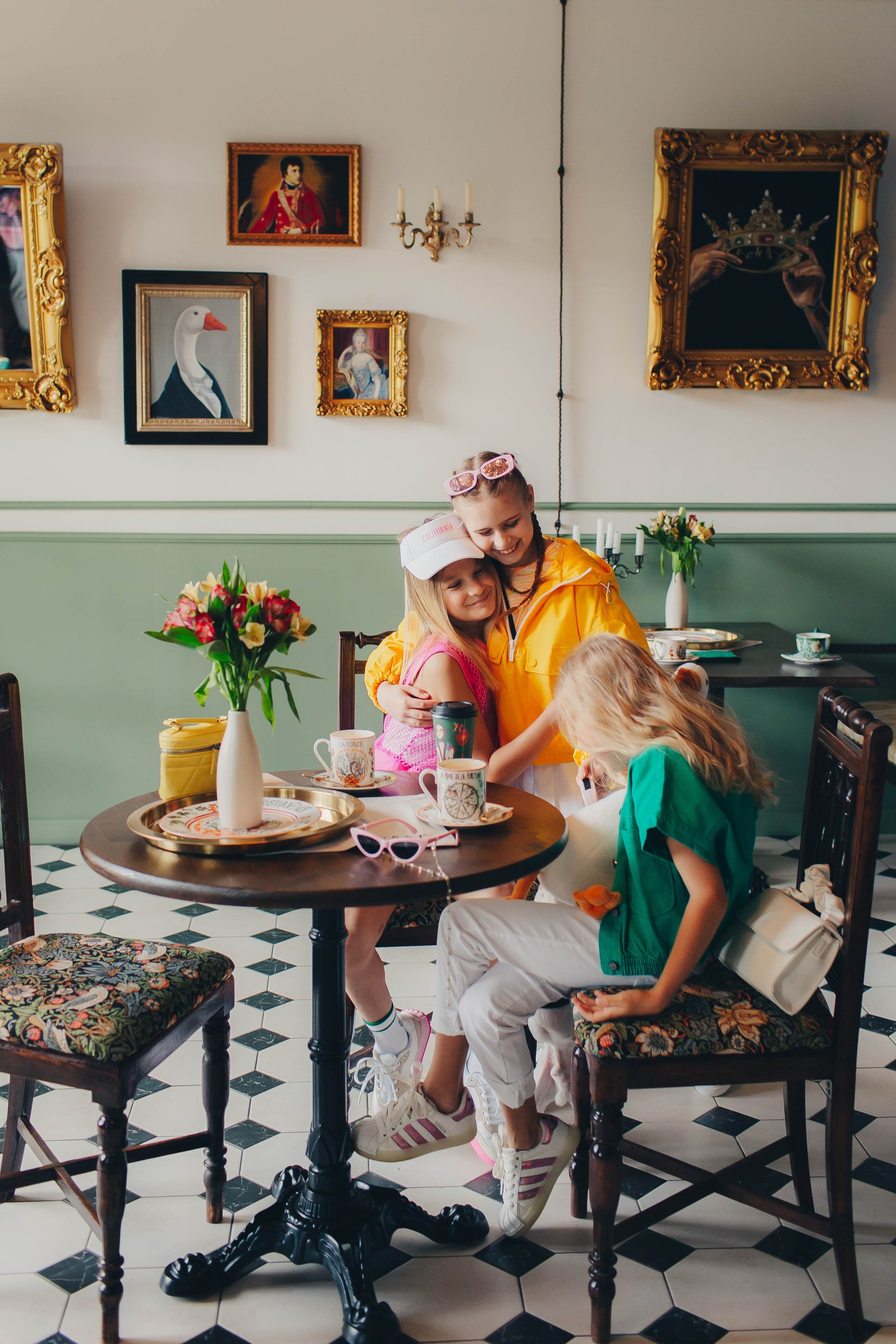 Съёмка подружками в кафе. Фотограф Евгения Мальцева, Архангельск