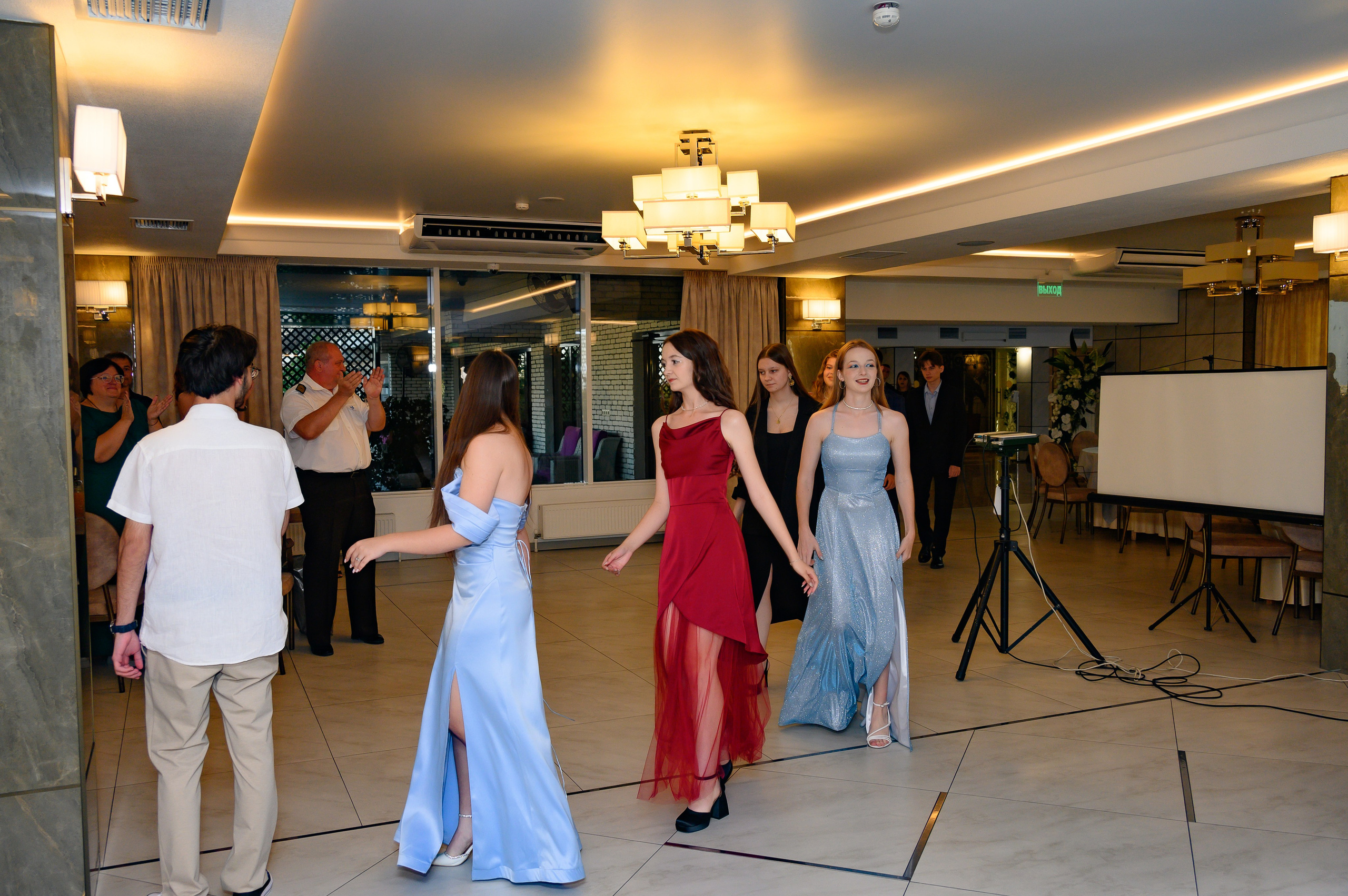 Выпускной 11 кл 2025. Семейный и детский фотограф в Новороссийске Лебедева Елена