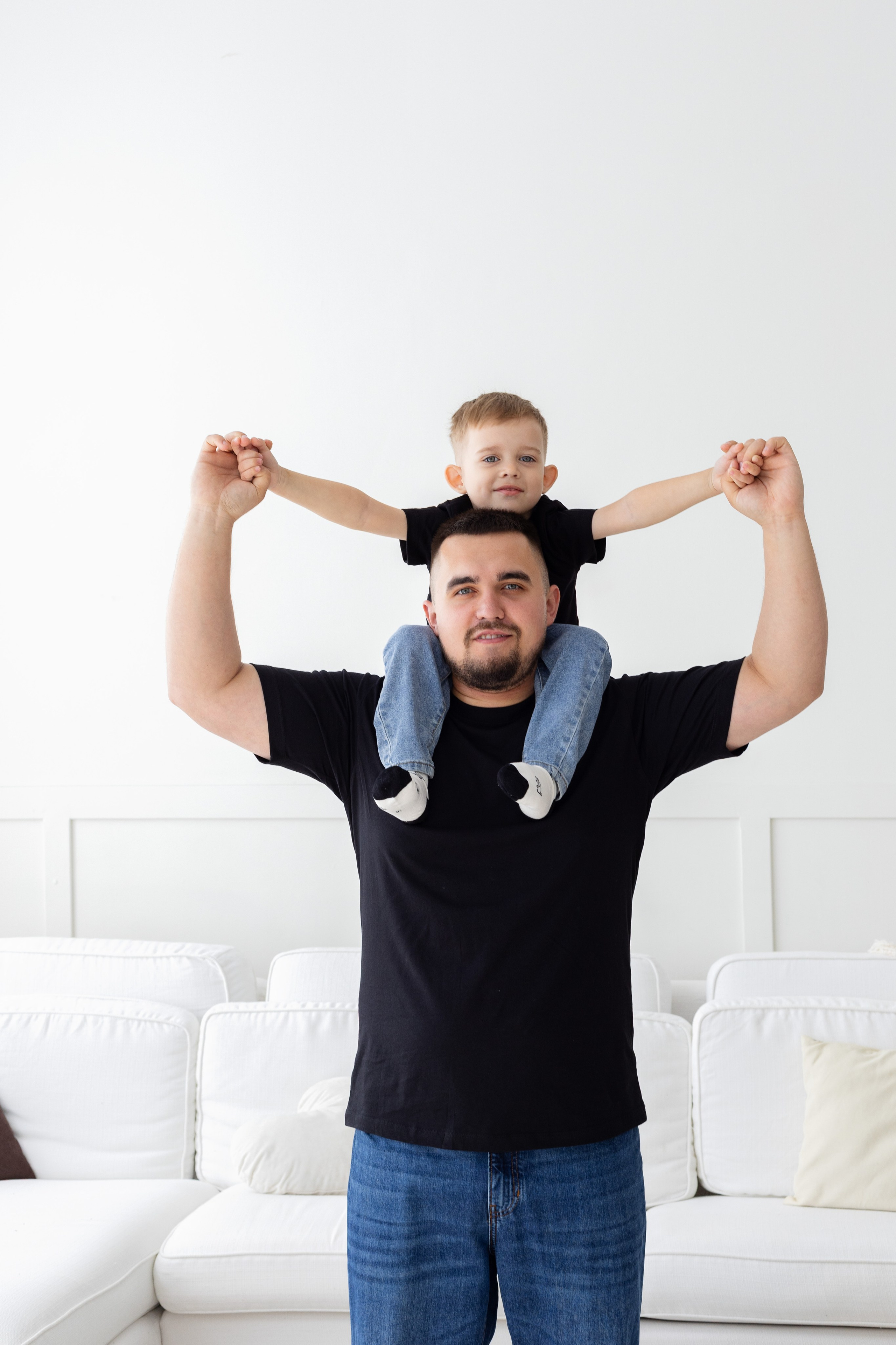 Семейная фотосессия в студии (Михаил, Крестина и Макар). Женский фотограф в Орске Новотроицке Динара Долганова