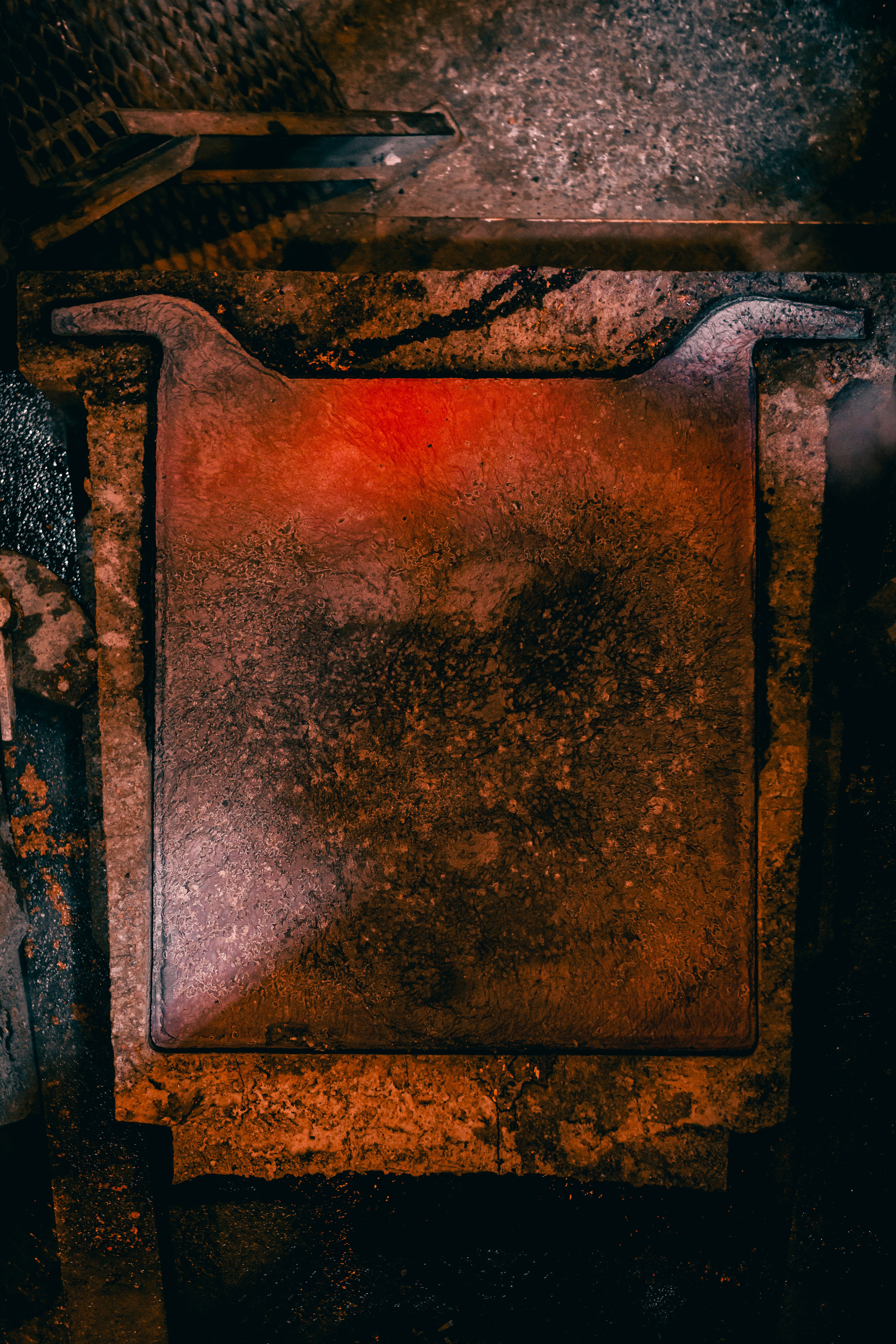 Вид сверху на медный анод