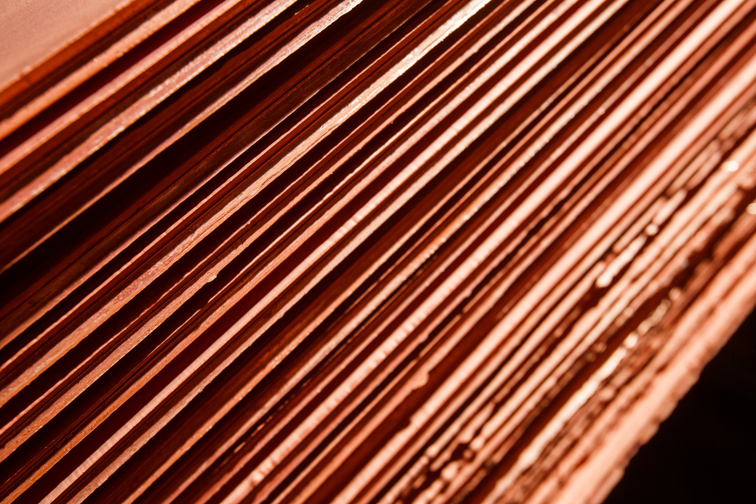 Медные катоды крупным планом