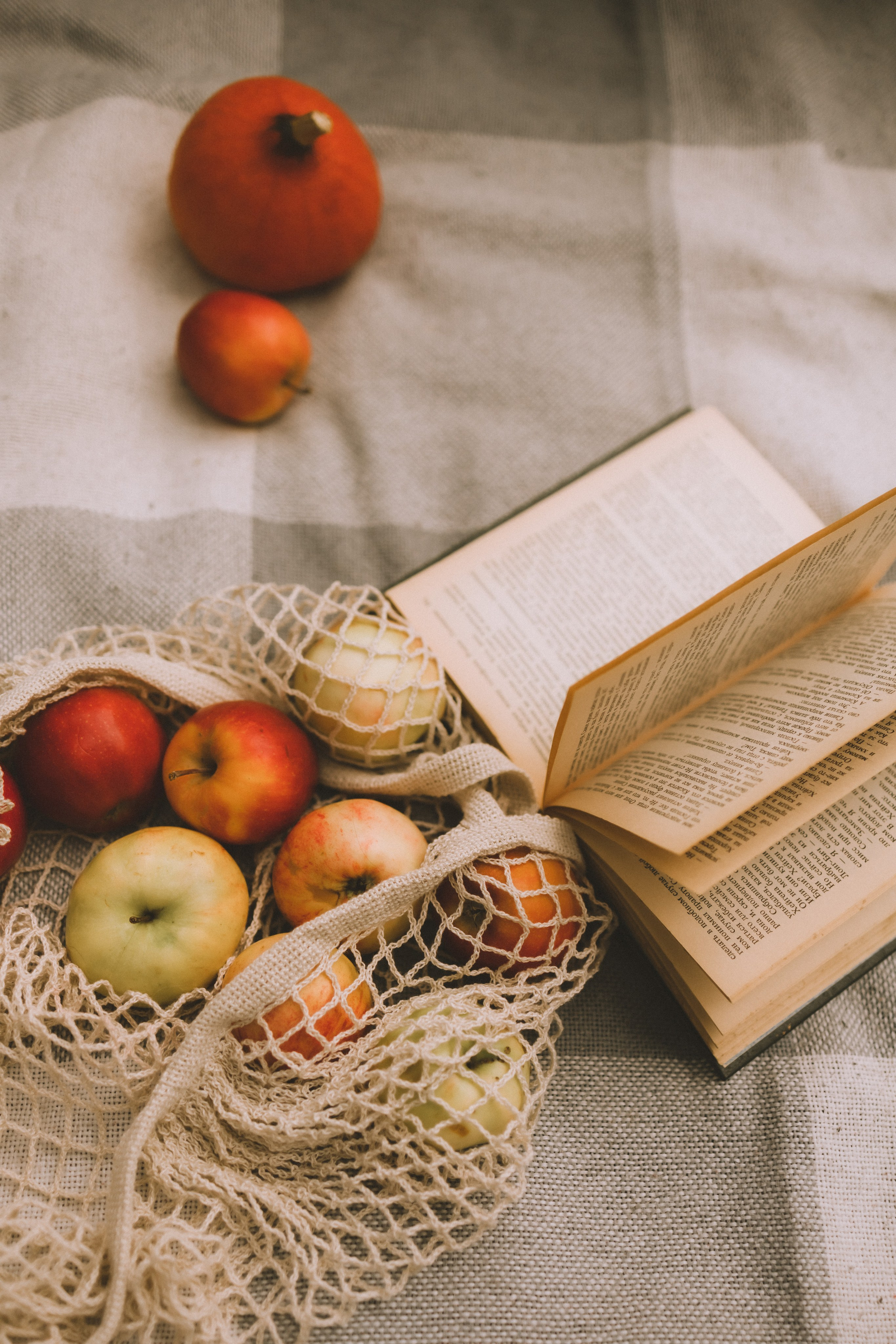 осенние яблоки натюрморт