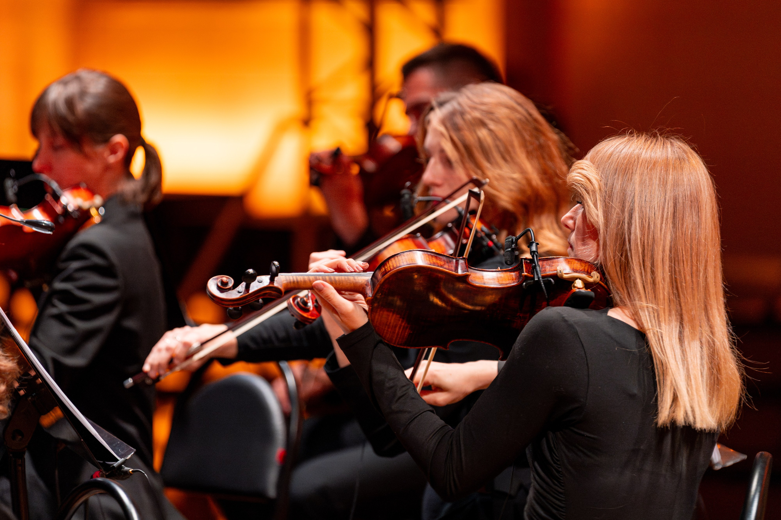 Симфонический оркестр Lumisfera при свечах. Фотограф Никита Комаров