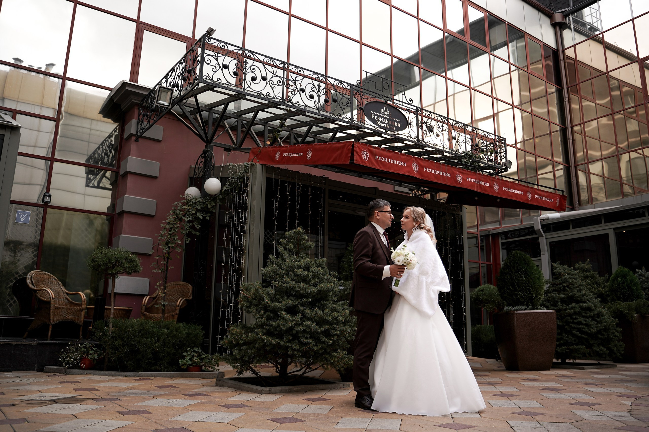 Свадебная фотосессия «4 часа». Отель Резиденция в Ростове-на-Дону. Кадры молодоженов на природе. Фотосессия банкета 1 час. Свадебный фотограф в Ростове-на-Дону. Таинство Крещения и Венчания, семейные фотосессии. Алёна Чёботова