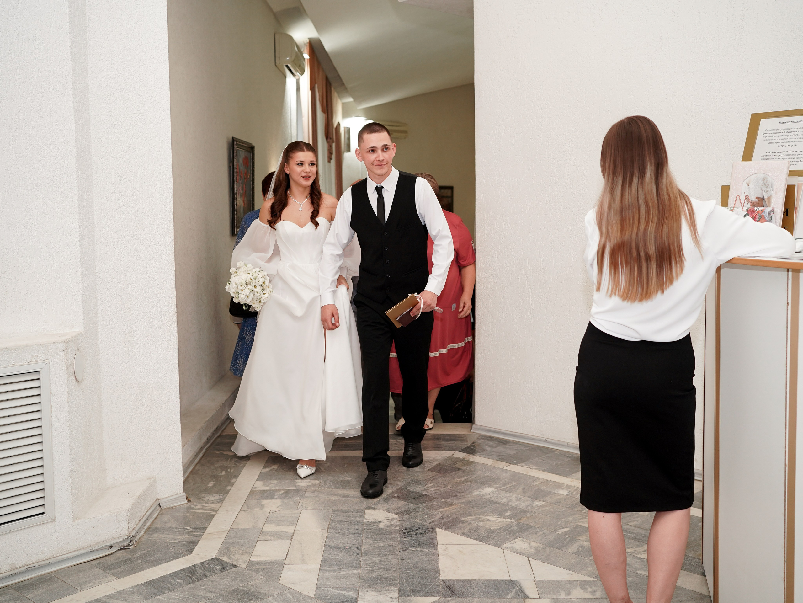 Свадебная фотосессия в Пролетарском ЗАГСе. Свадебный фотограф в Ростове-на-Дону. Таинство Крещения и Венчания, семейные фотосессии. Алёна Чёботова
