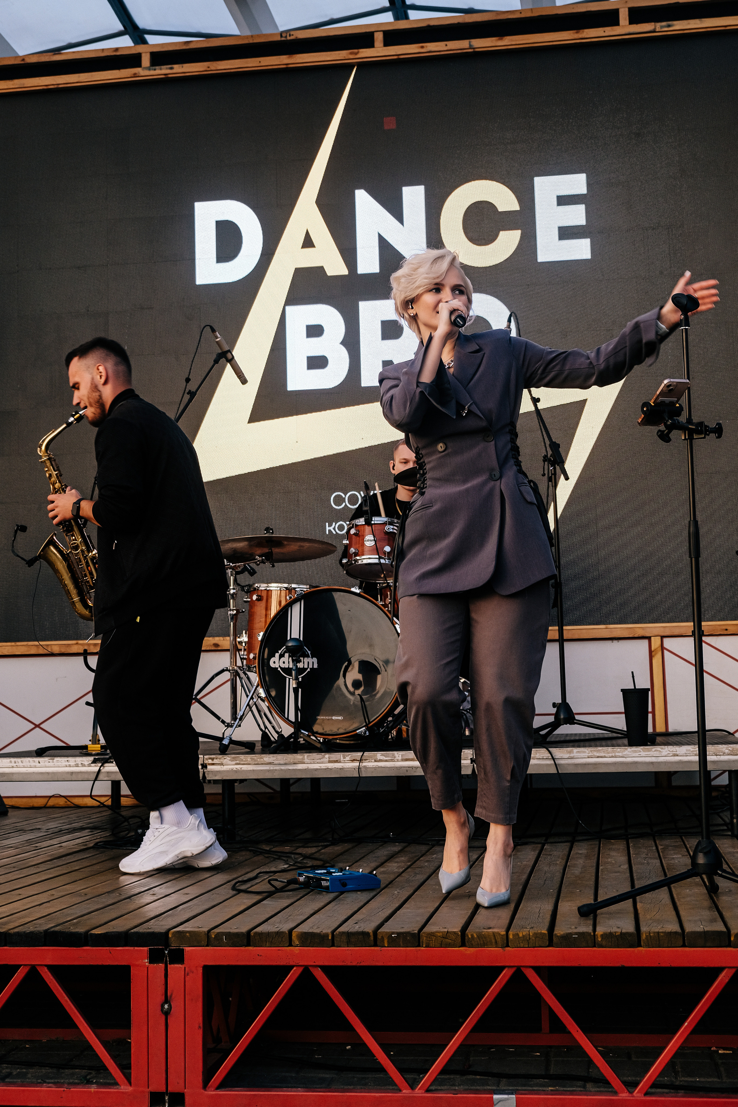 Концерт. Фотограф и видеограф в Тюмени Анна Жагорина, ваши фото еще не отдавали так быстро!