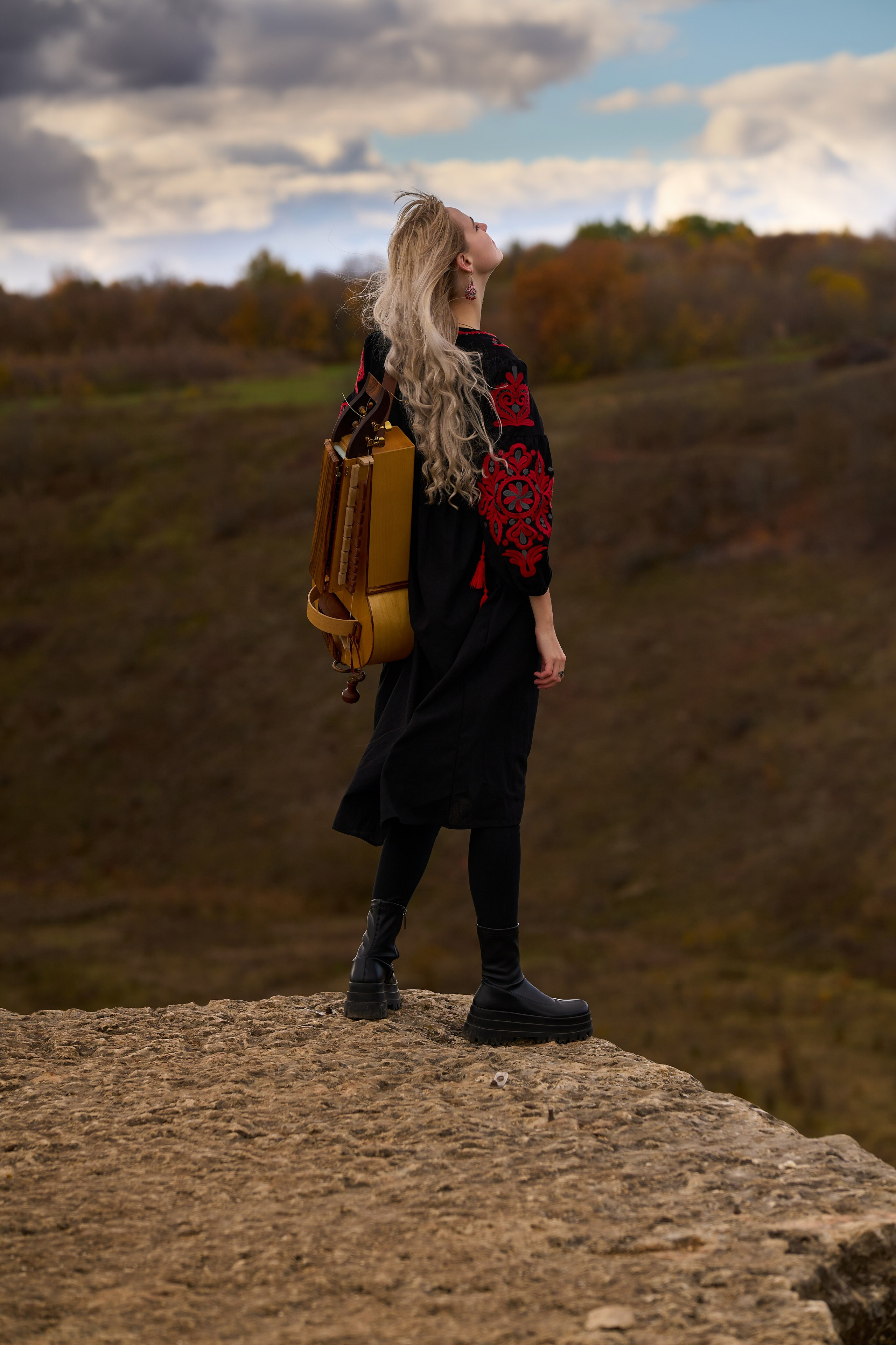 Мария и лира. Фотографирует красивое Денис Горностаев