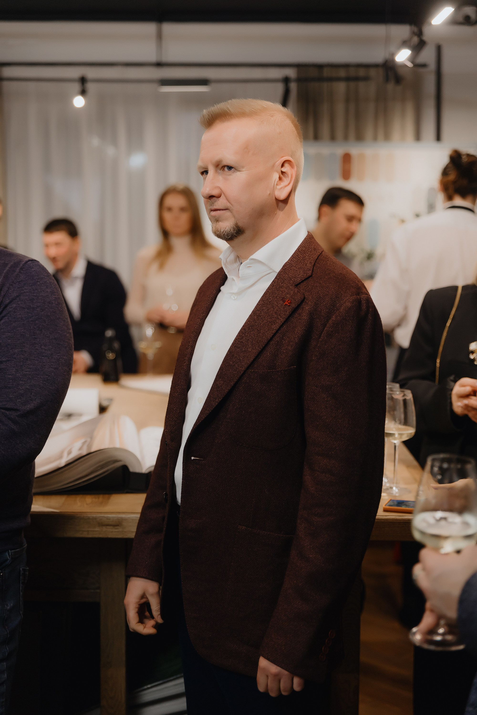 Открытие нового пространства интерьерного салона L. DECO в феврале 2025. L. Deco интерьерный салон. Краски/обои/лепной декор