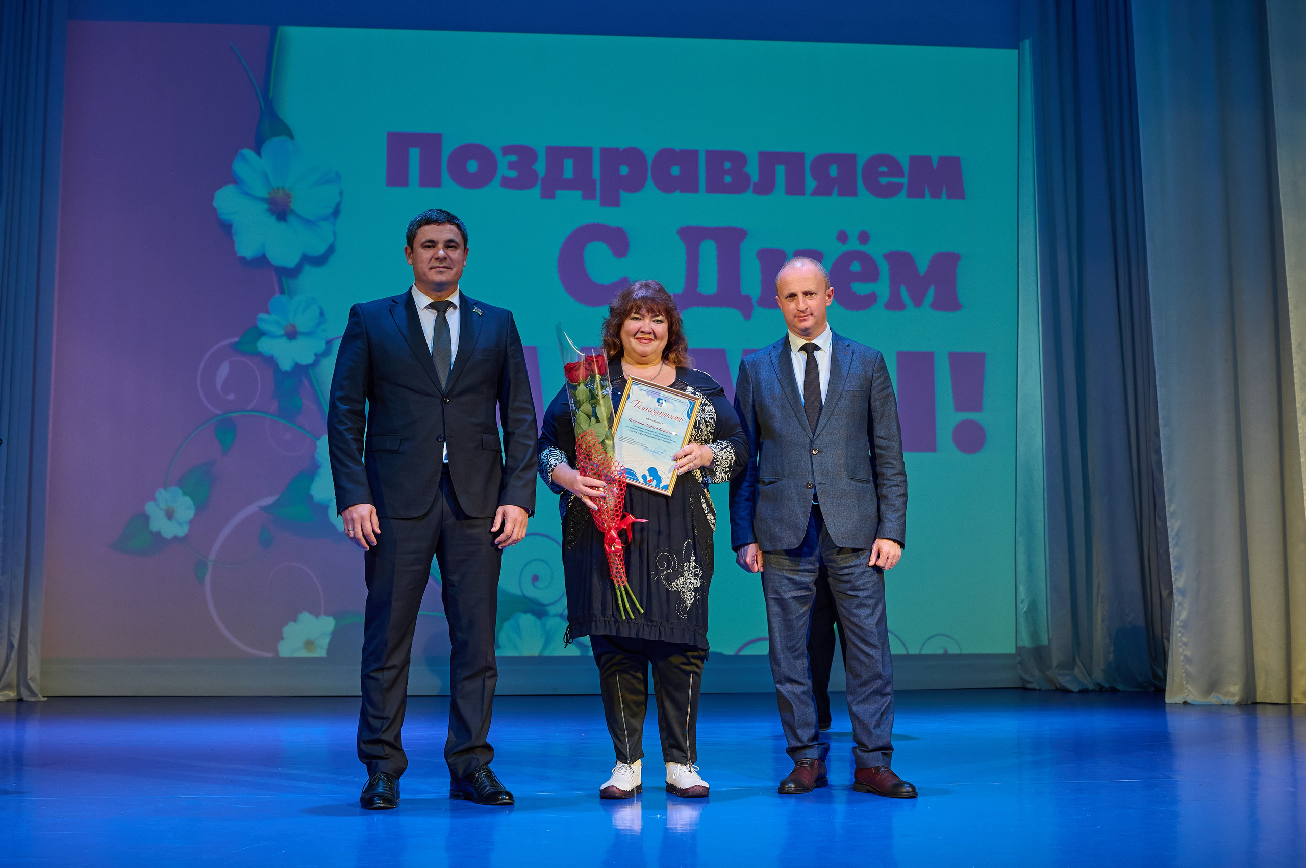 День матери. Марьина роща. Жизнь курорта Кабардинка в фотографиях