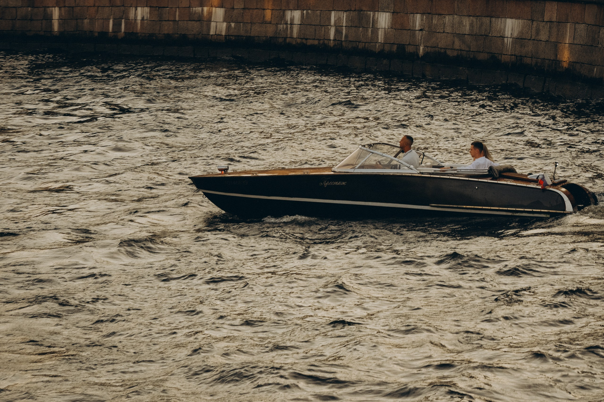 СВАДЕНБНАЯ СЬЕМКА НА КАТЕРЕ ПО КАНАЛАМ САНКТ-ПЕТЕРБУРГА И В АКВАТОРИИ НЕВЫ. Профессиональный фотограф, Санкт-Петербург — Виктория Богомолова