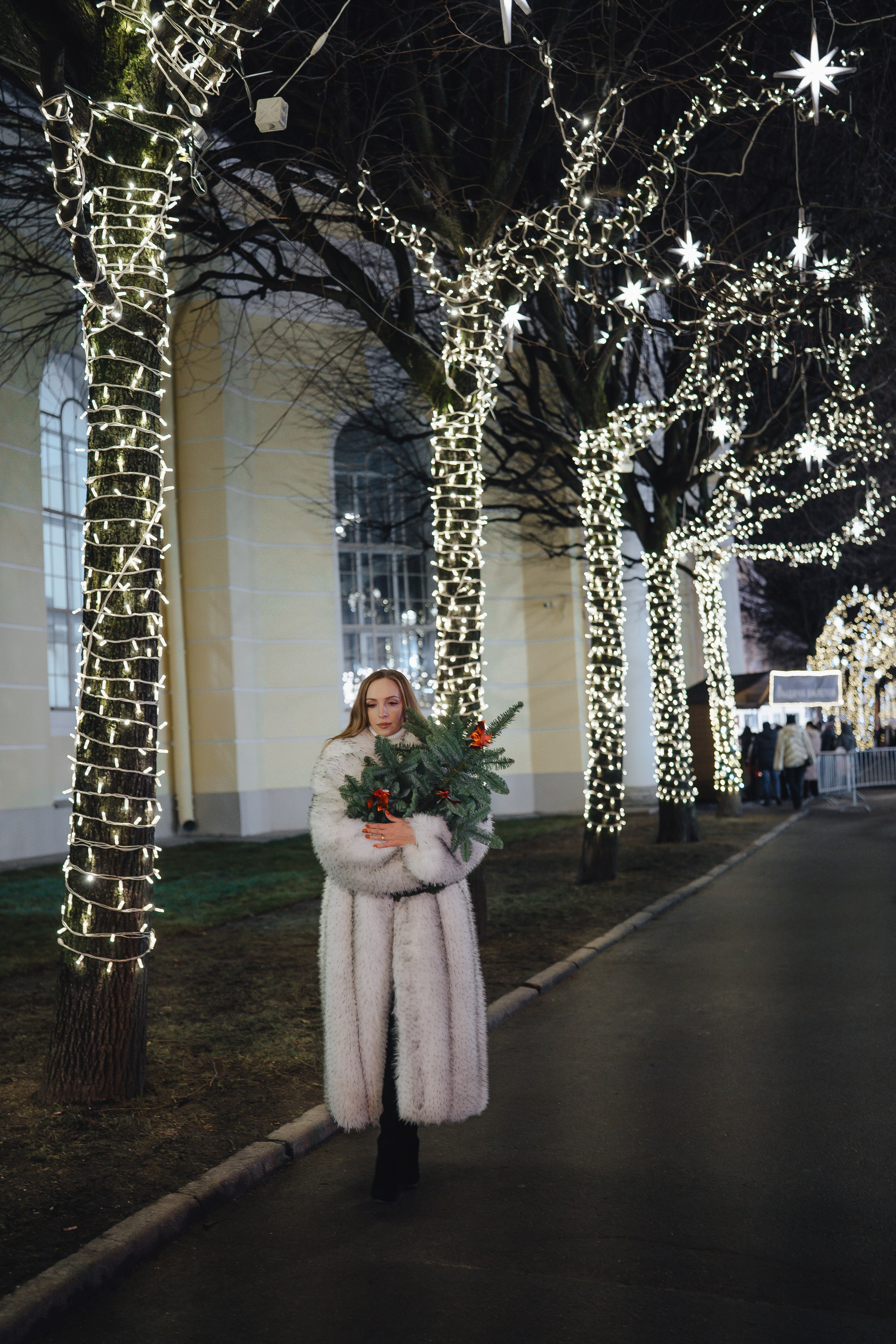 ПРОГУЛКА НА МАНЕЖНОЙ ПЛОЩАДИ ДЛЯ ДЕВУШКИ ПЕРЕД НОВЫМ ГОДОМ (НОВОГОДНЯЯ ФОТОСЕССИИЯ НА МАНЕЖНОЙ ПЛОЩАДИ). Профессиональный фотограф, Санкт-Петербург — Виктория Богомолова