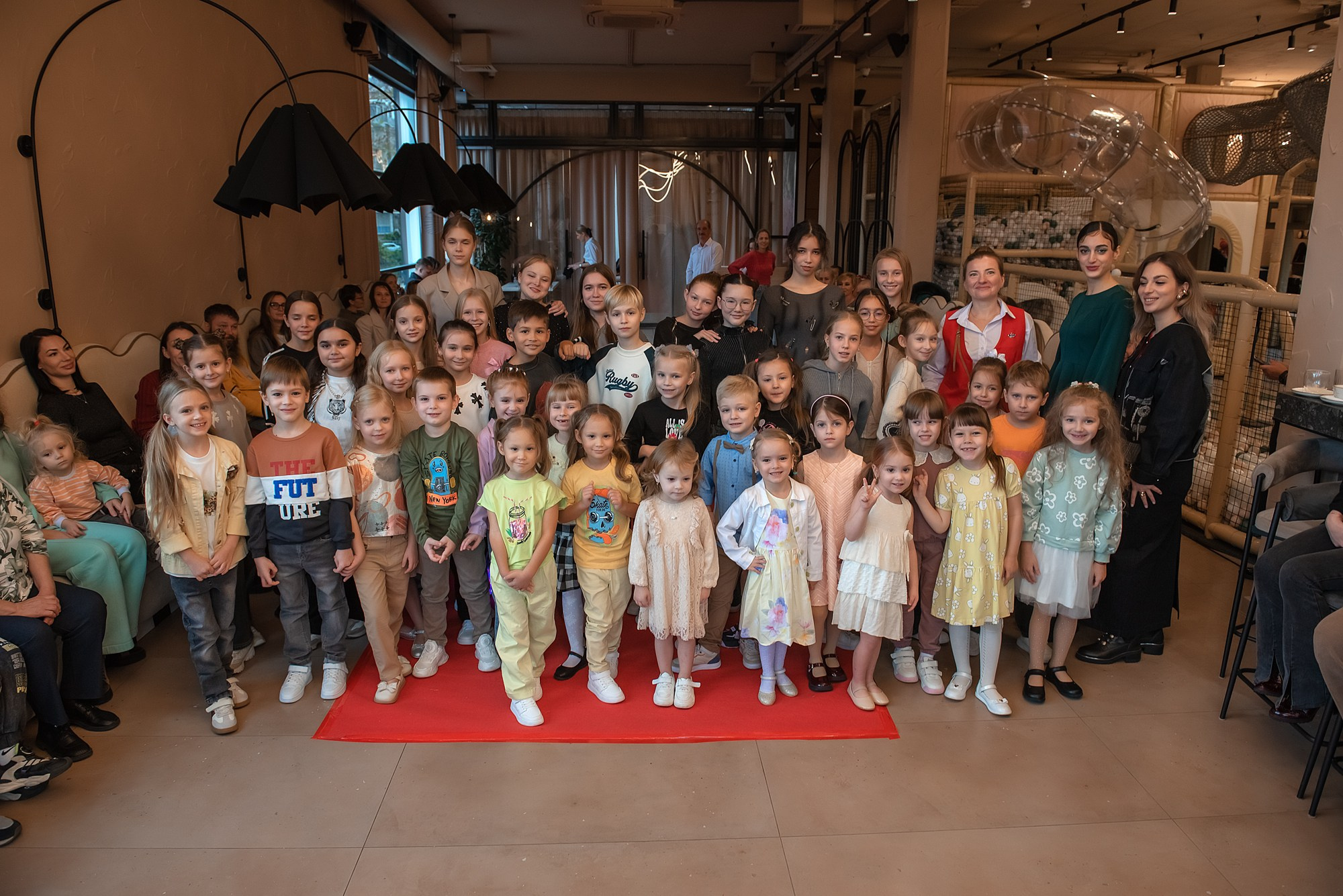 HAPPYkids дефиле в день мамы. Семейный и коммерческий фотограф в Сочи Александр Бодунов