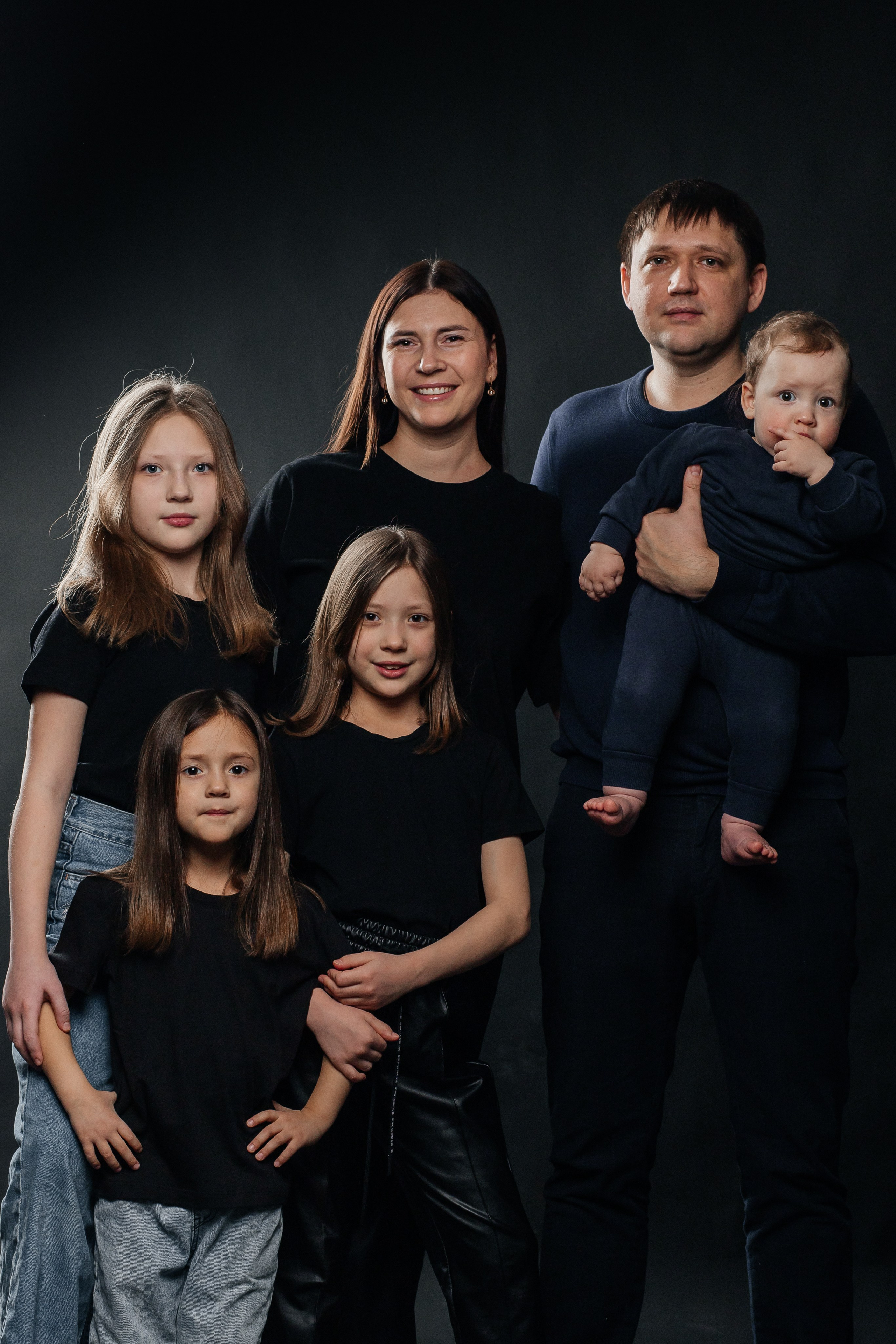 Семья Алены. Фотограф в Иркутске Анастасия Кись. Студийная фотосессия беременности в тканях Иркутск. Семейная фотосессия, ПОРТРЕТ «ПОКОЛЕНИЕ»