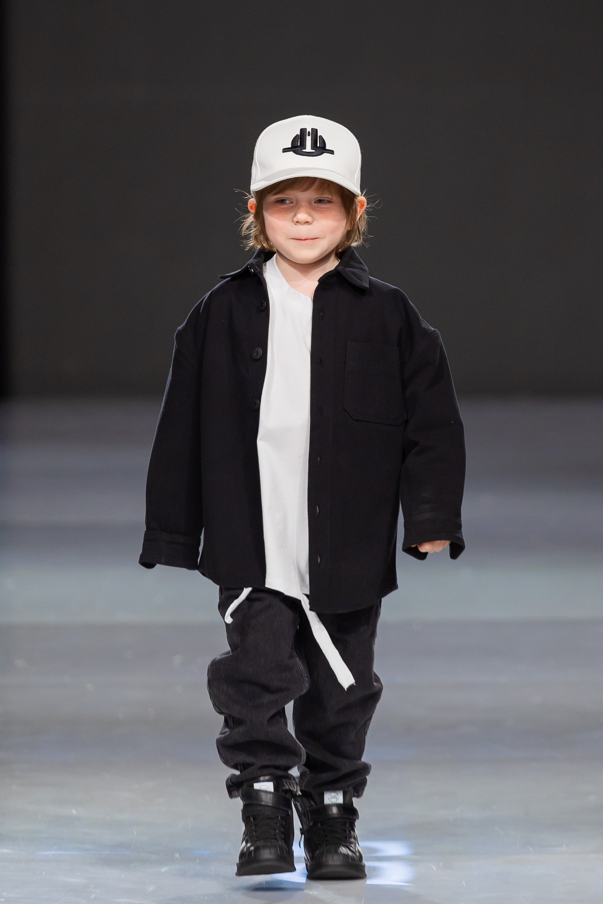 Estet Fashion Week. Photomantis