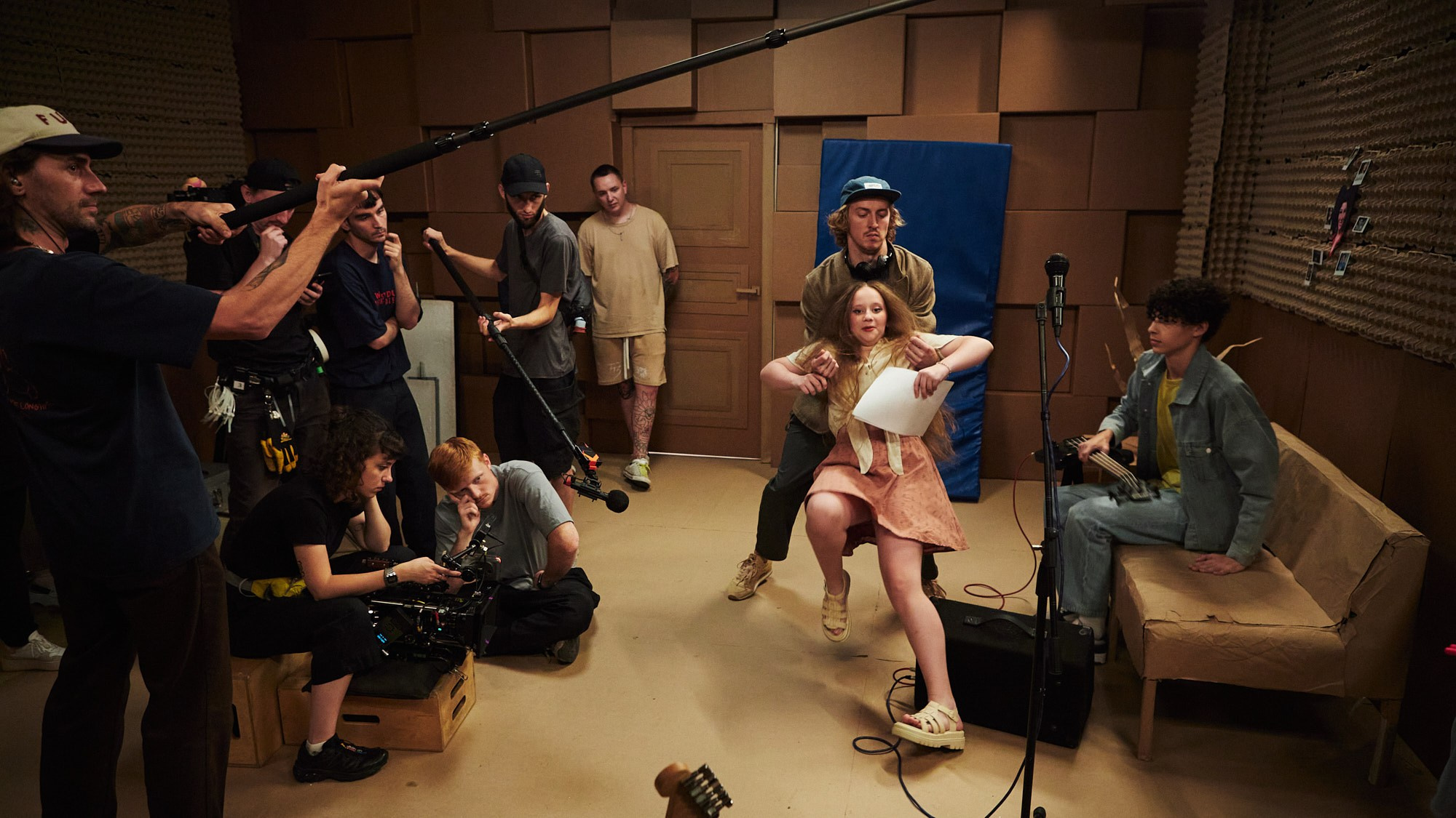 Бэкстейдж сериала «Школота» — репортажная фотосъёмка съёмочного процесса. Репортажный фотограф в Москве — Дмитрий Тарасов | Съёмка мероприятий, концертов, корпоративов