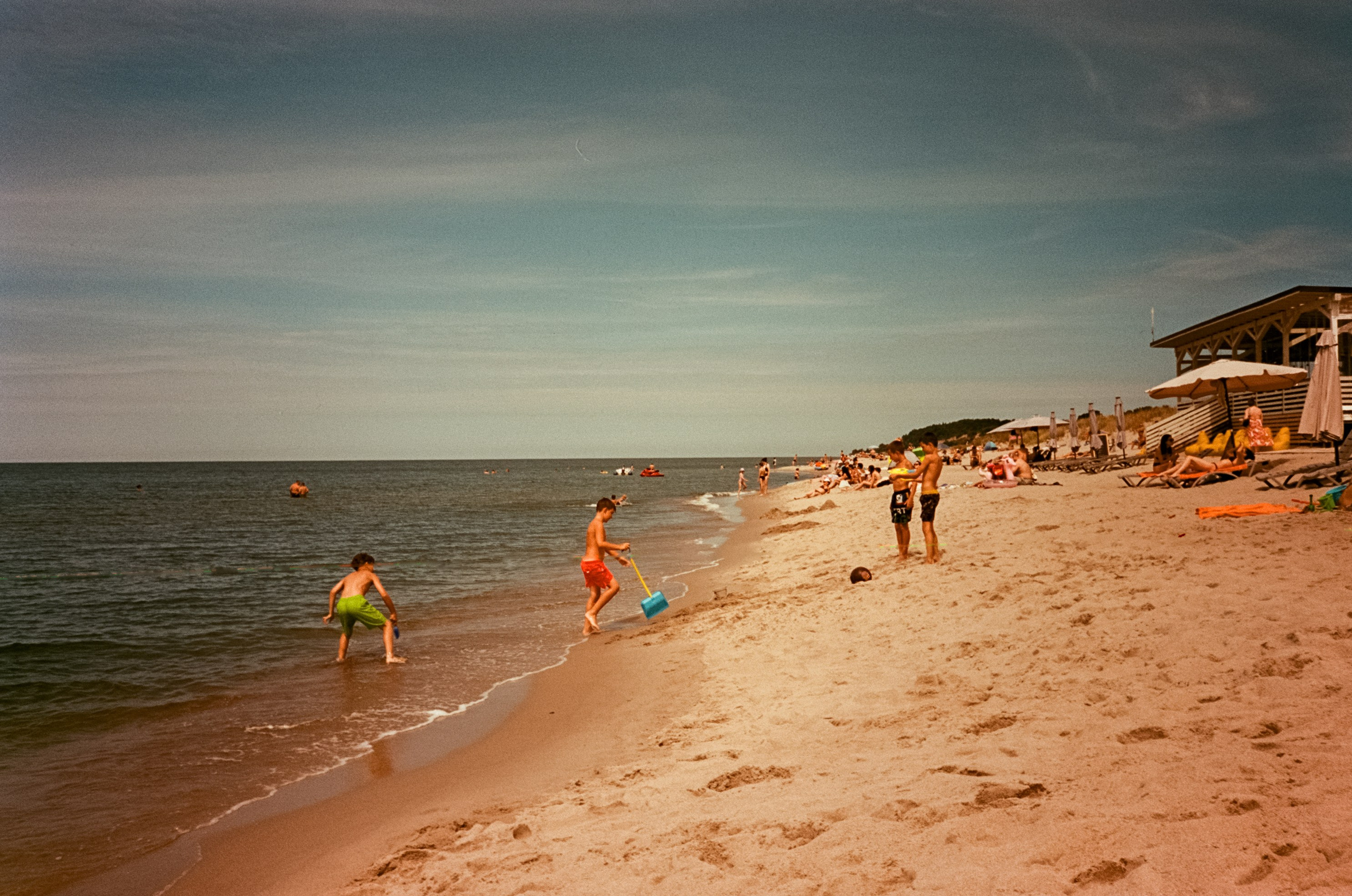 День в Янтарном: выставка янтаря, кофейня Новое место и пляж Анна. Фотограф-документалист Мария Осокина