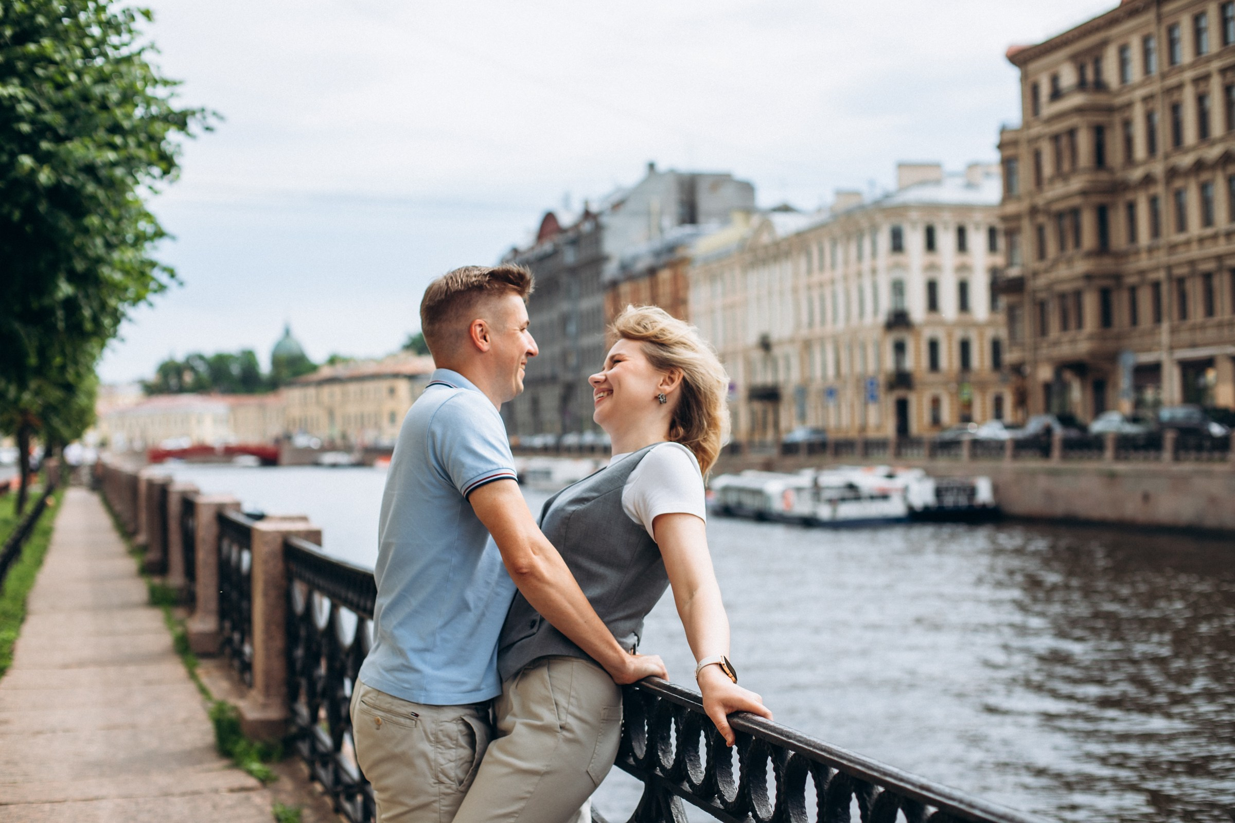 Евгений и Евгения в июле. Фотопрогулка в Петербурге. Индивидуальный и семейный фотограф в Санкт-Петербурге