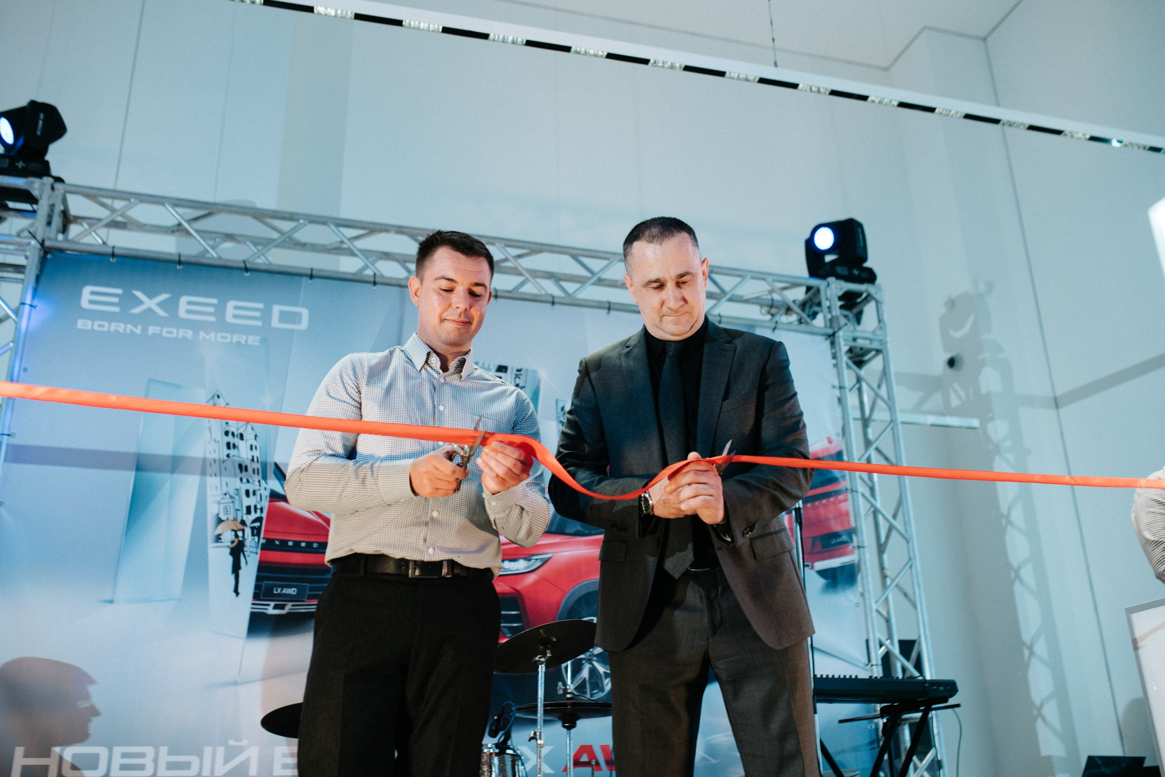 Открытие автосалона Exeed. Портретный и репортажной фотограф Алексей Волков. Москва, Оренбург