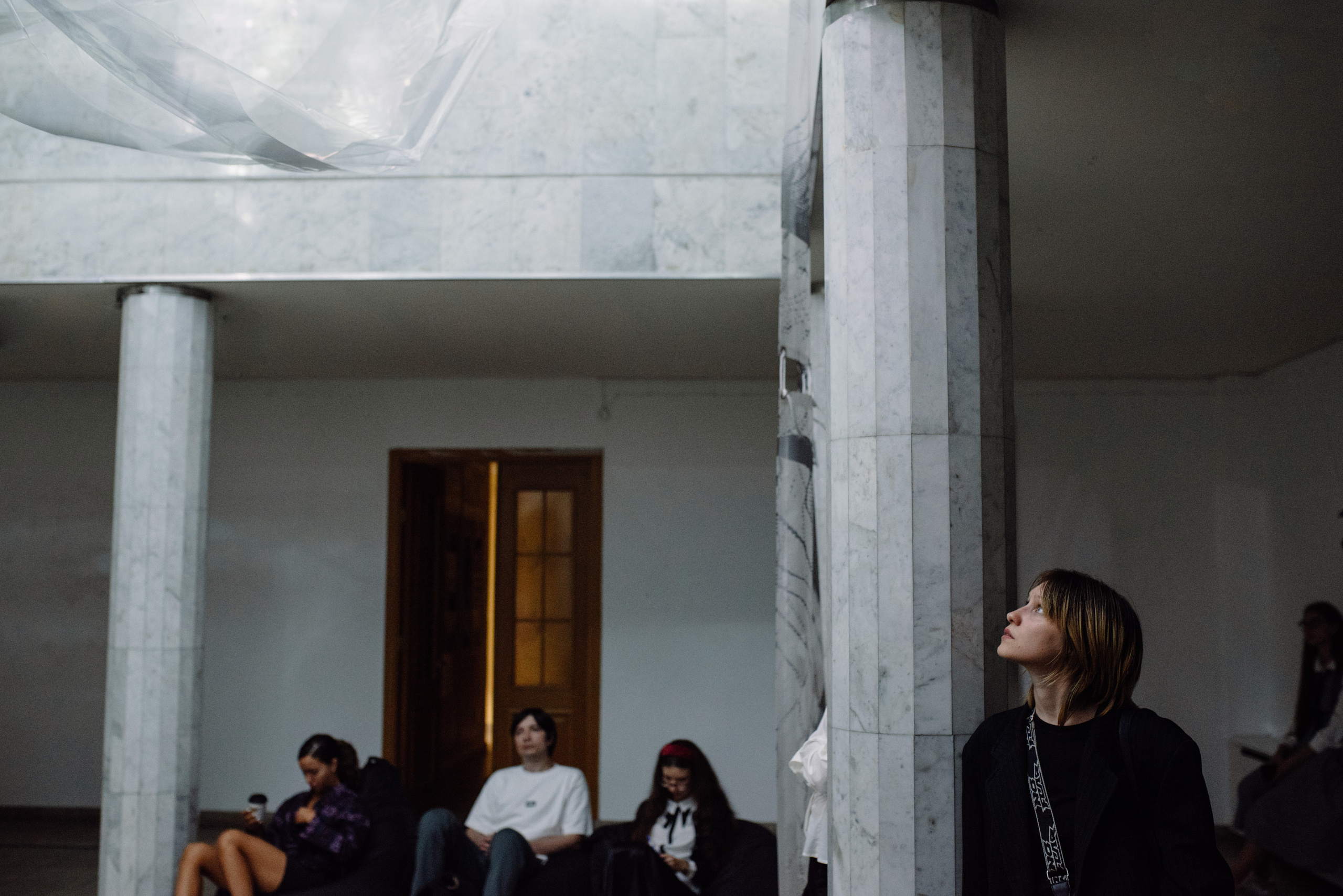 Открытие выставки «Длительные отношения с солнечными ударами» Маши Кирилловой. Портретный фотограф в Ереване и Челябинске Шаханская Ольга