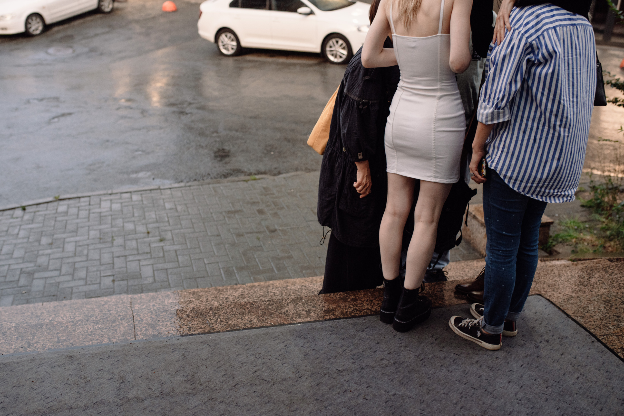 Открытие выставки «Длительные отношения с солнечными ударами» Маши Кирилловой. Портретный фотограф в Ереване и Челябинске Шаханская Ольга