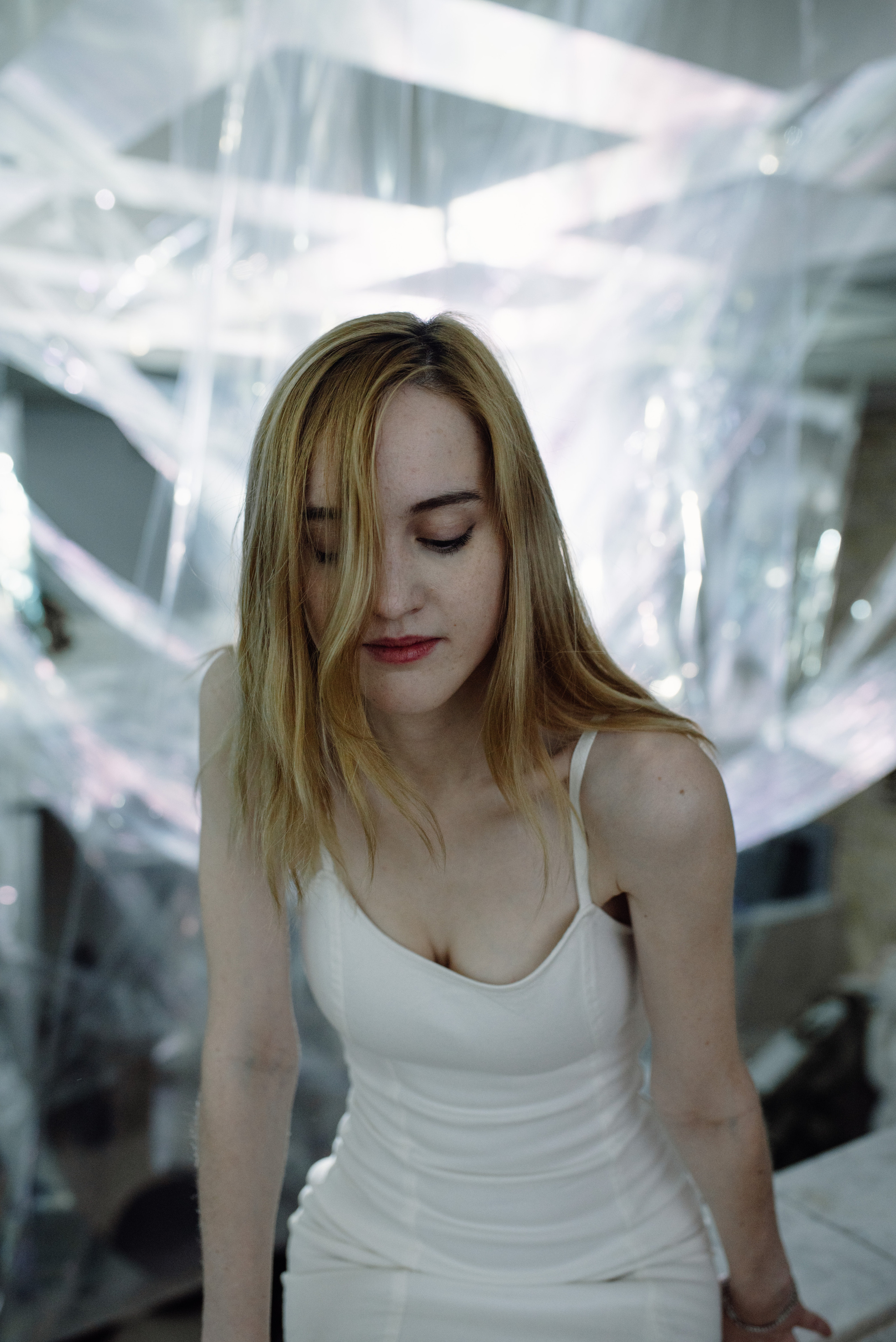 Открытие выставки «Длительные отношения с солнечными ударами» Маши Кирилловой. Портретный фотограф в Ереване и Челябинске Шаханская Ольга