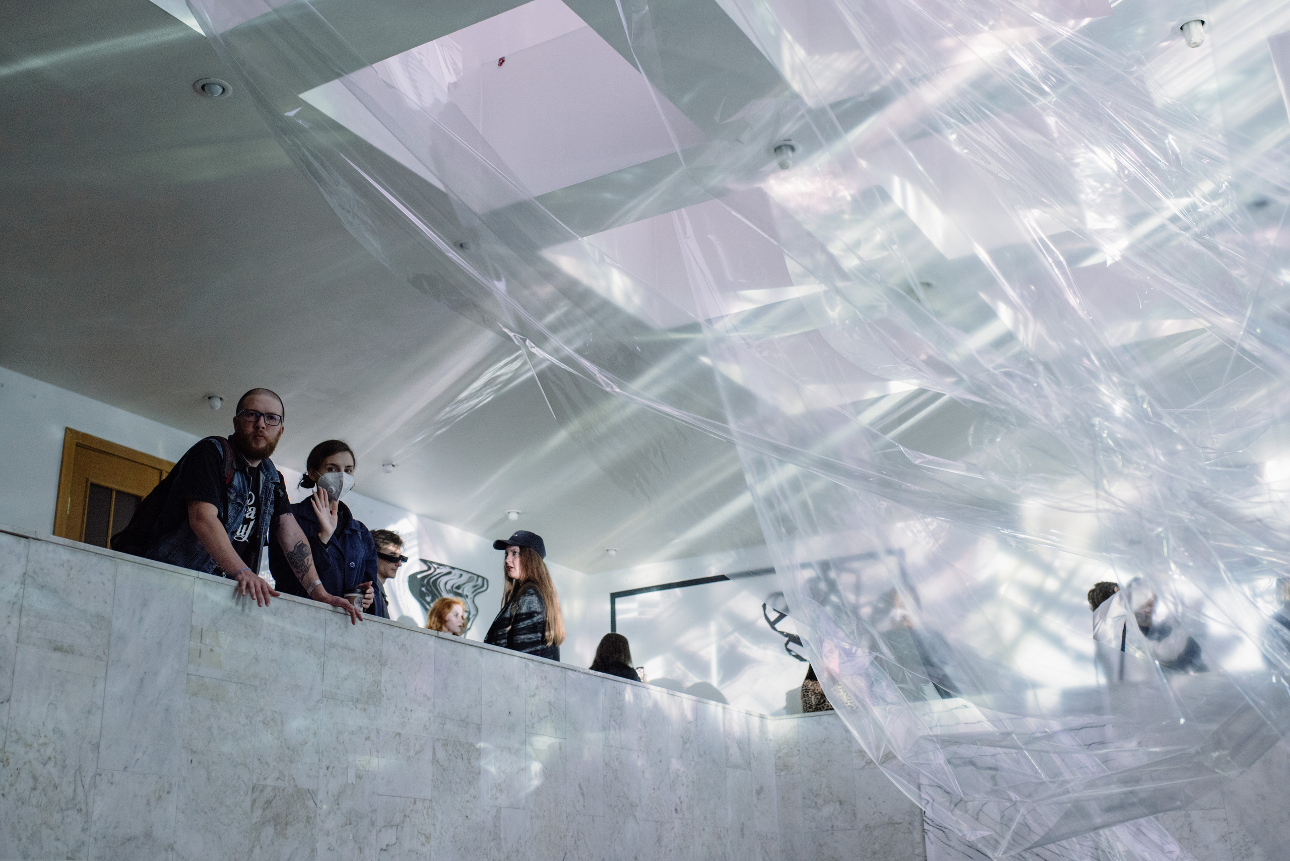 Открытие выставки «Длительные отношения с солнечными ударами» Маши Кирилловой. Портретный фотограф в Ереване и Челябинске Шаханская Ольга