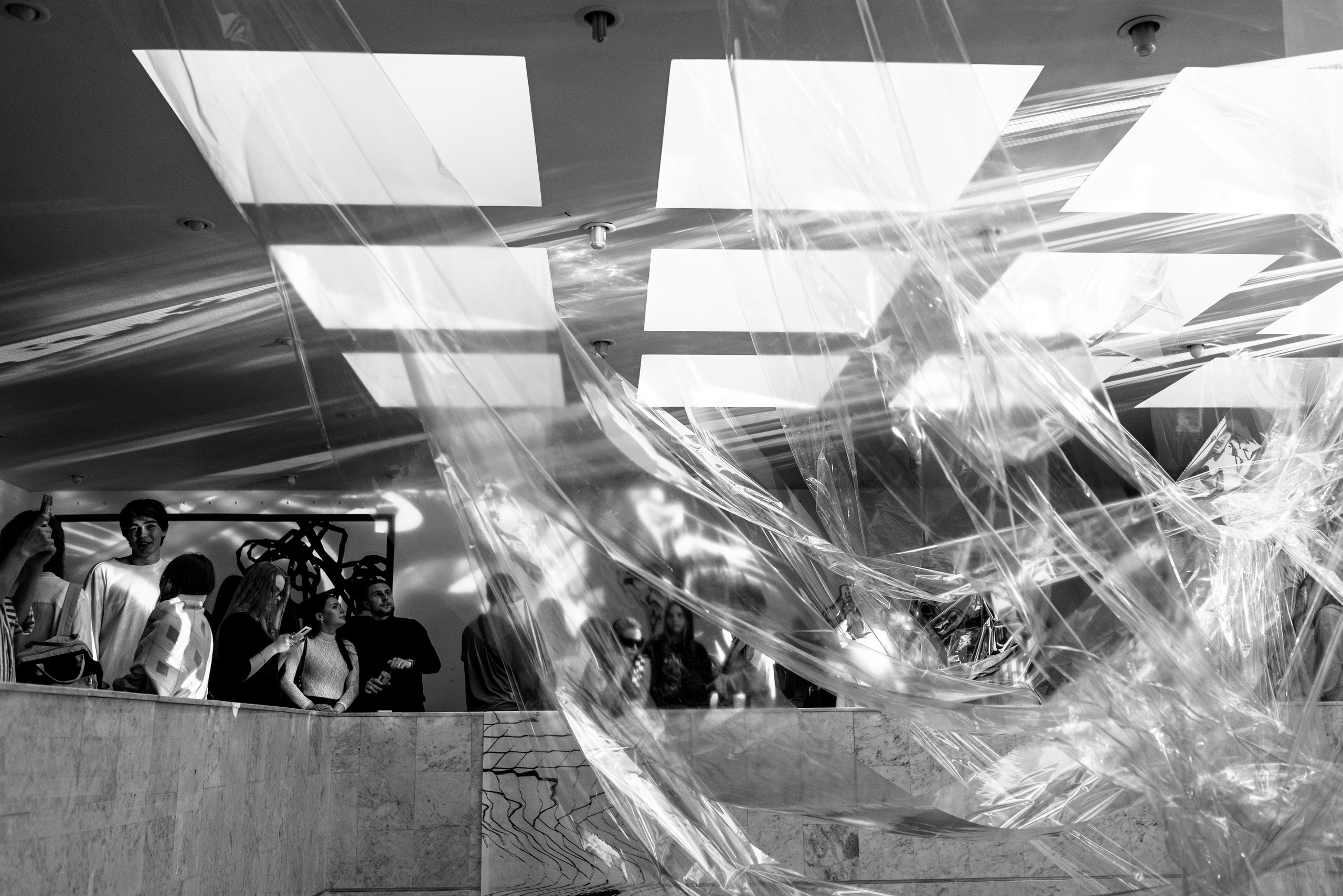 Открытие выставки «Длительные отношения с солнечными ударами» Маши Кирилловой. Портретный фотограф в Ереване и Челябинске Шаханская Ольга