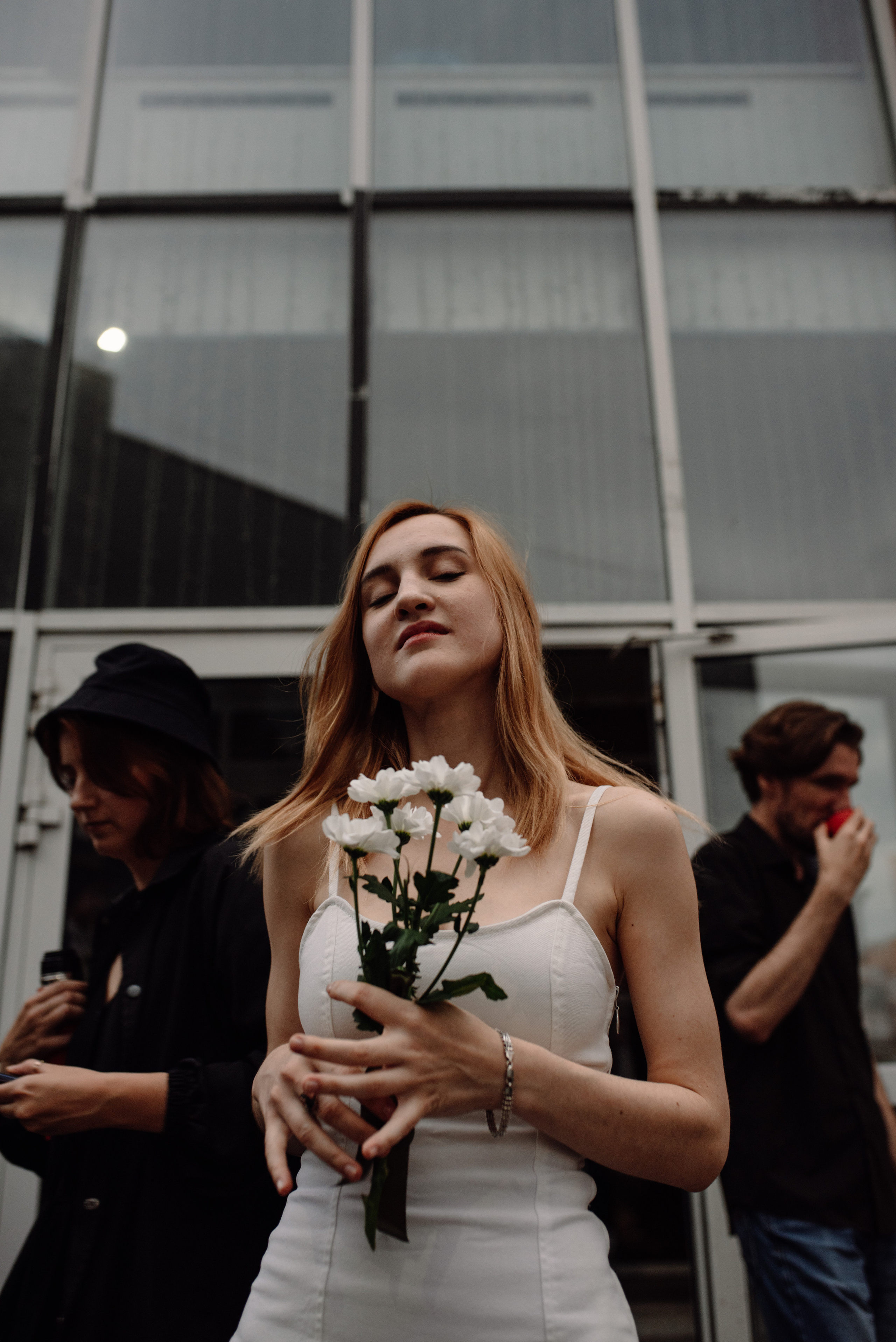 Открытие выставки «Длительные отношения с солнечными ударами» Маши Кирилловой. Портретный фотограф в Ереване и Челябинске Шаханская Ольга