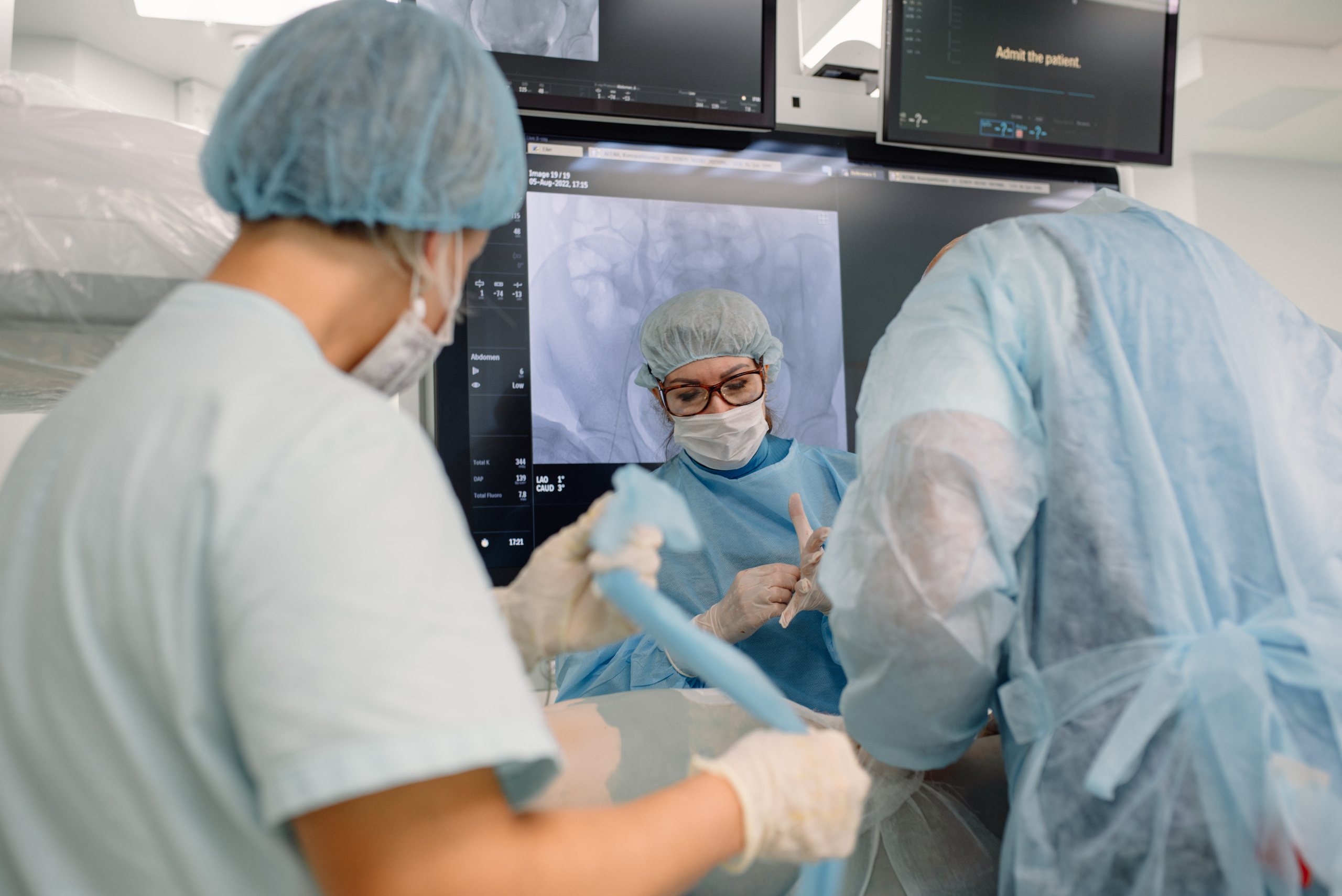 Репортаж из операционной ЧОКЦОиЯМ. Портретный фотограф в Ереване и Челябинске Шаханская Ольга