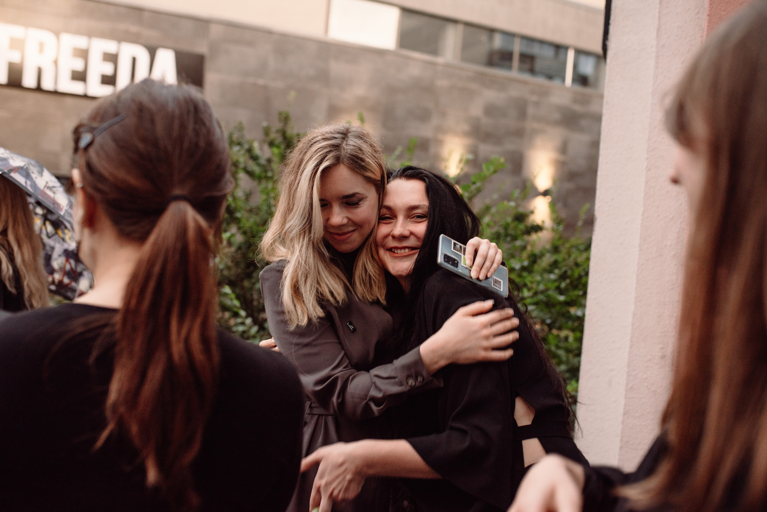 Открытие выставки «Длительные отношения с солнечными ударами» Маши Кирилловой. Портретный фотограф в Ереване и Челябинске Шаханская Ольга