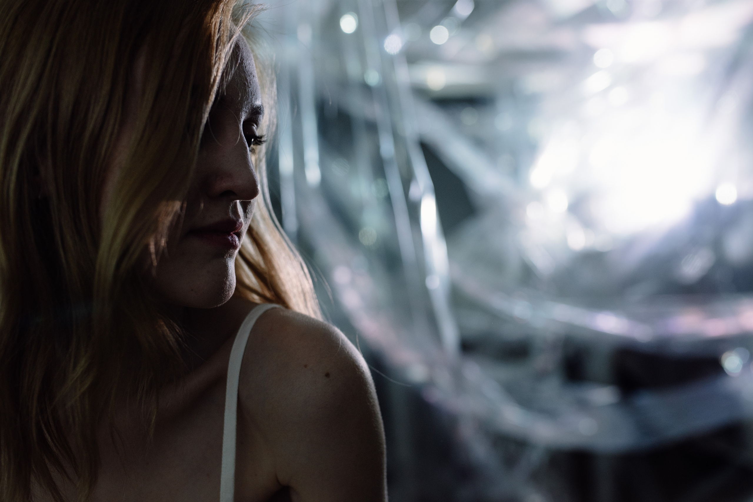 Открытие выставки «Длительные отношения с солнечными ударами» Маши Кирилловой. Портретный фотограф в Ереване и Челябинске Шаханская Ольга