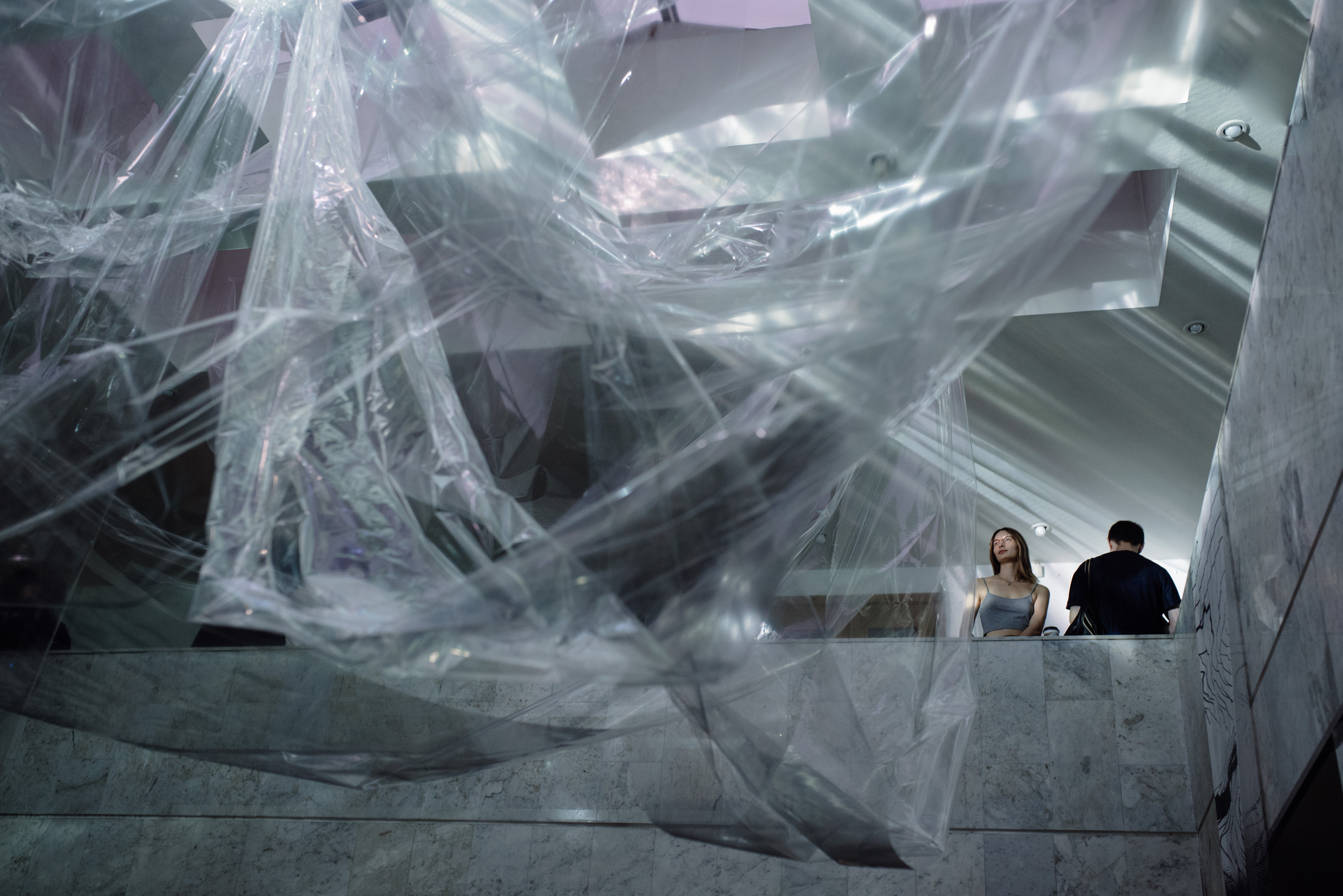 Открытие выставки «Длительные отношения с солнечными ударами» Маши Кирилловой. Портретный фотограф в Ереване и Челябинске Шаханская Ольга