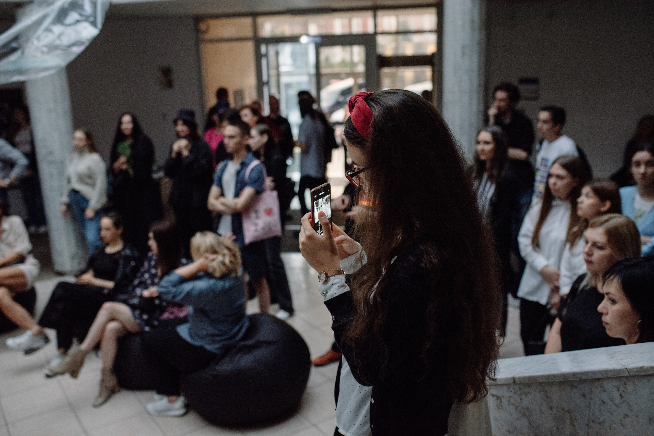 Открытие выставки «Длительные отношения с солнечными ударами» Маши Кирилловой. Портретный фотограф в Ереване и Челябинске Шаханская Ольга