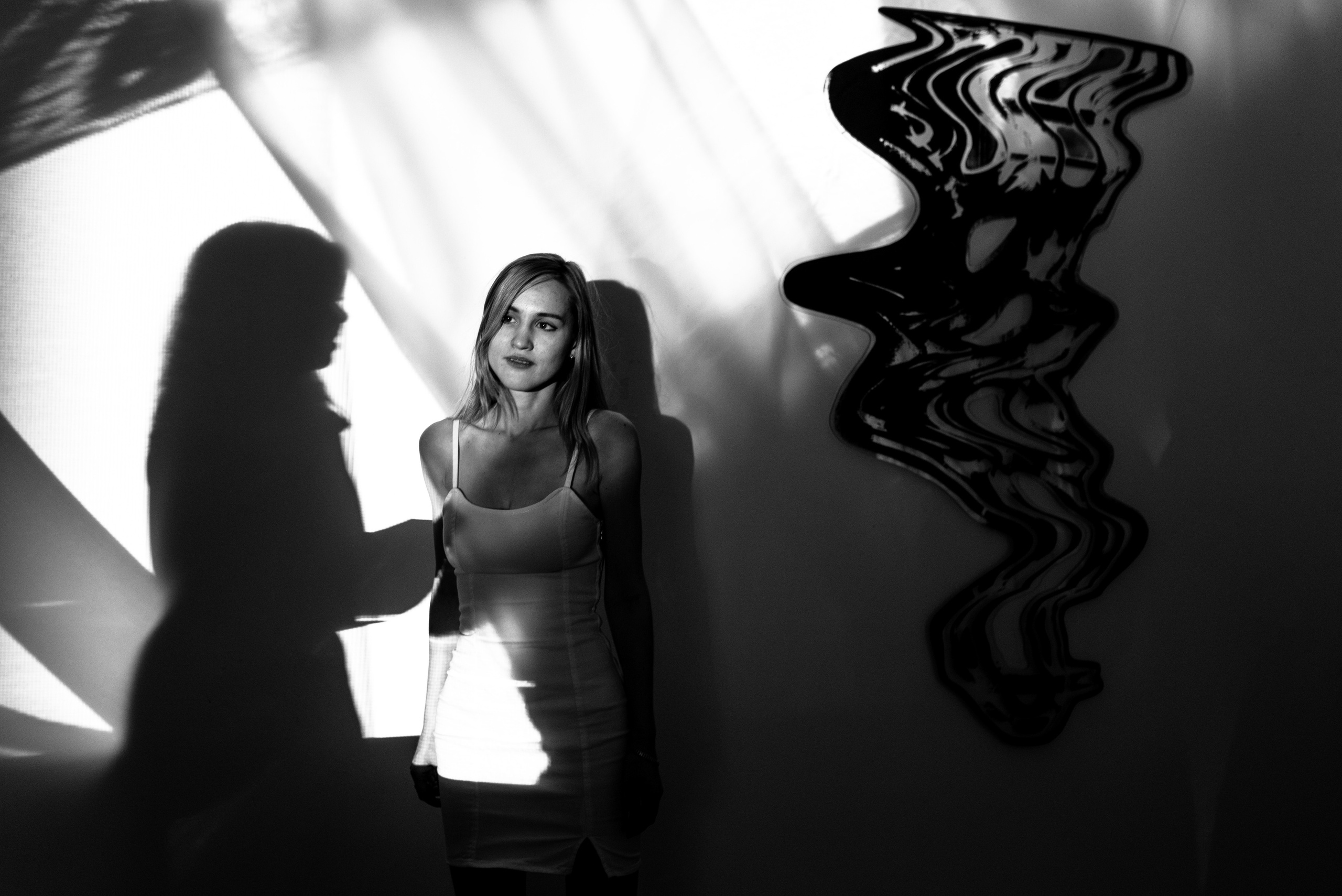 Открытие выставки «Длительные отношения с солнечными ударами» Маши Кирилловой. Портретный фотограф в Ереване и Челябинске Шаханская Ольга