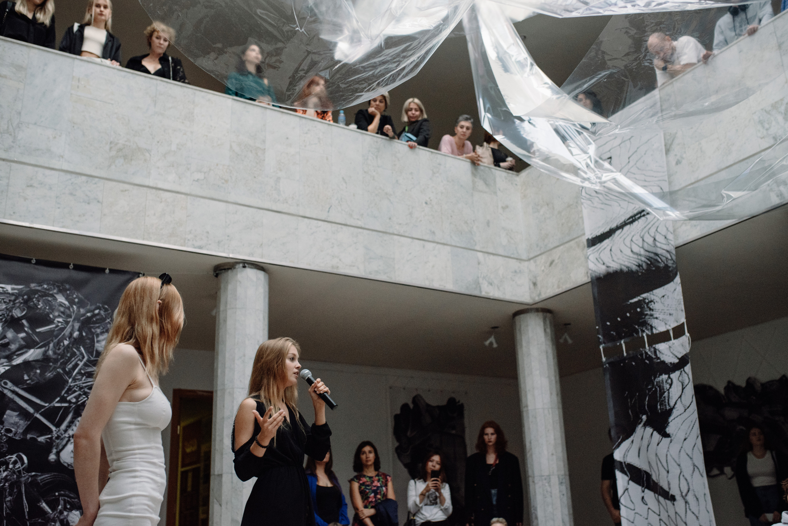 Открытие выставки «Длительные отношения с солнечными ударами» Маши Кирилловой. Портретный фотограф в Ереване и Челябинске Шаханская Ольга