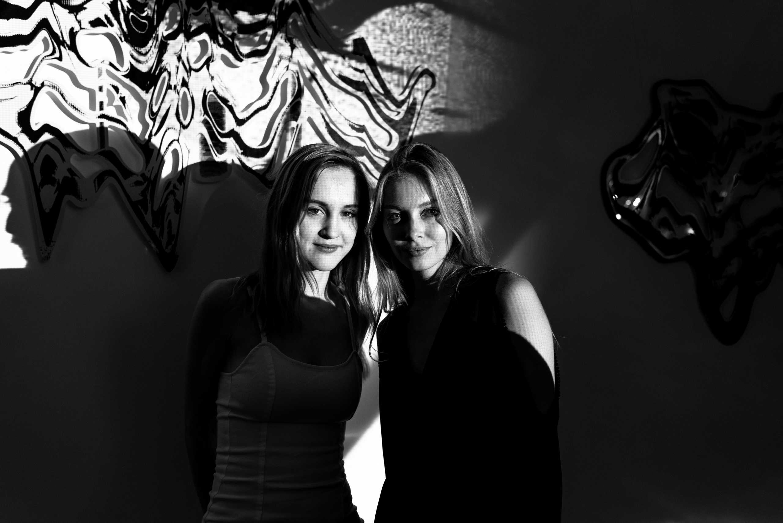 Открытие выставки «Длительные отношения с солнечными ударами» Маши Кирилловой. Портретный фотограф в Ереване и Челябинске Шаханская Ольга