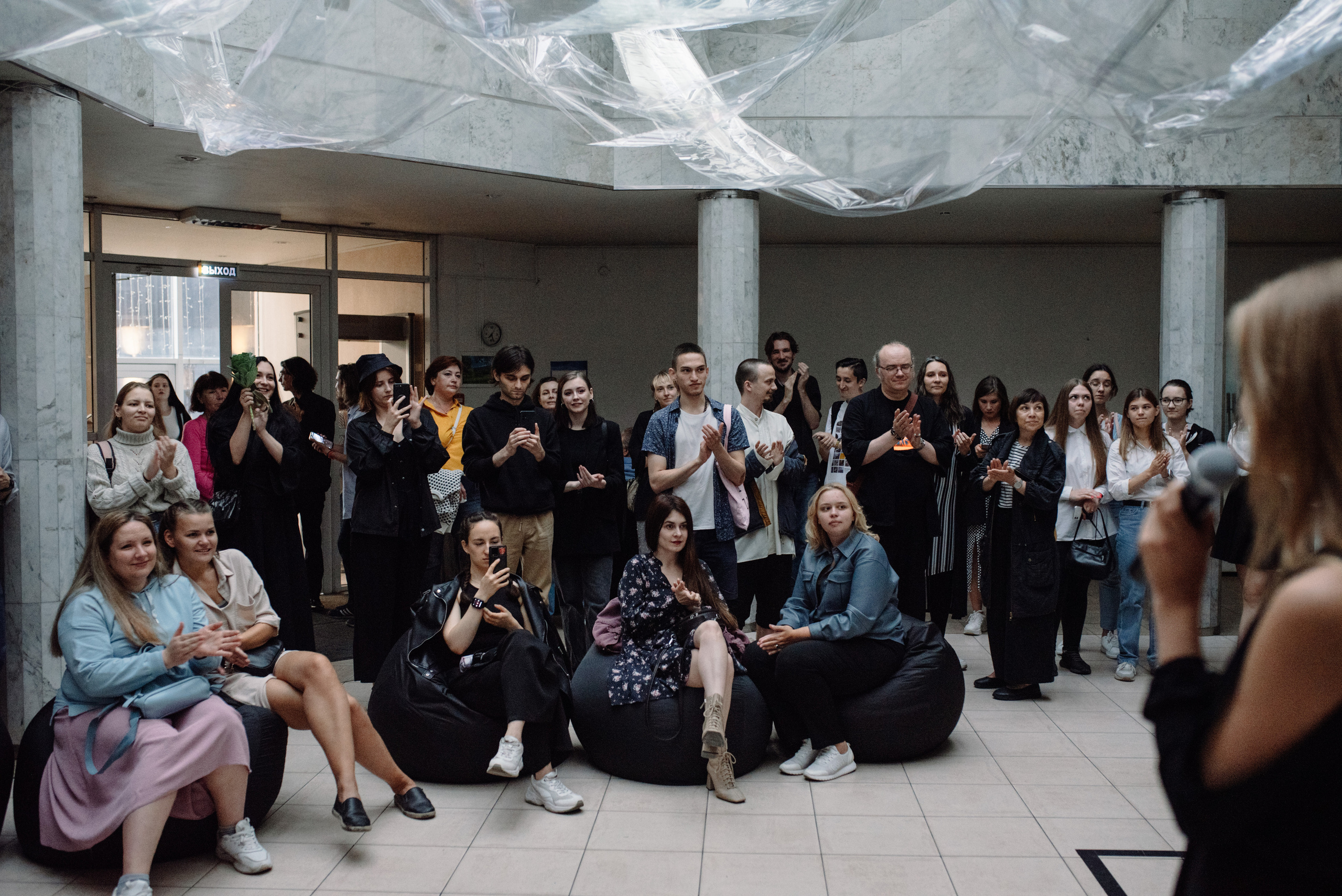 Открытие выставки «Длительные отношения с солнечными ударами» Маши Кирилловой. Портретный фотограф в Ереване и Челябинске Шаханская Ольга