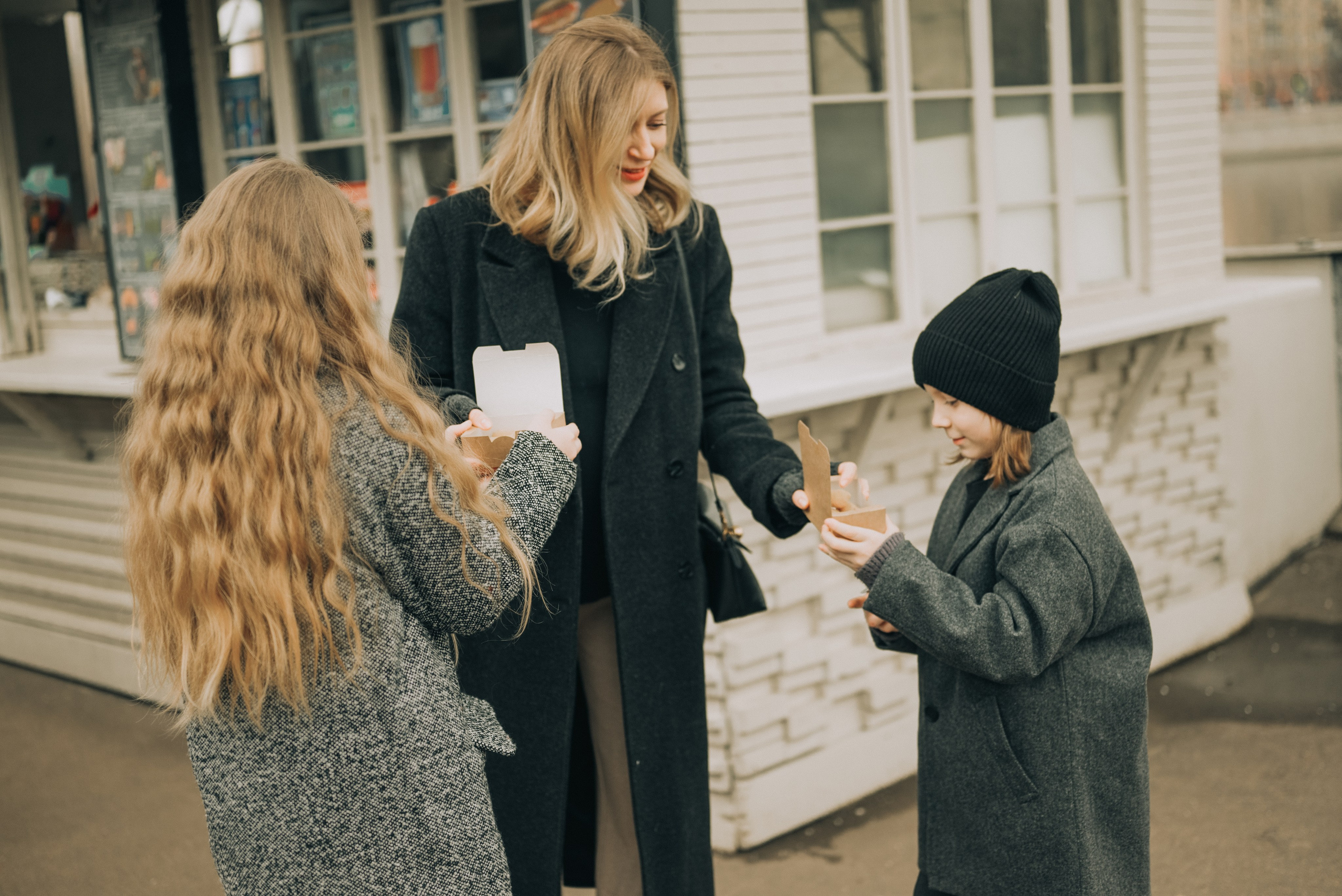 Весенняя прогулка. Аня, Егор, Эми и Миша. Семейный фотограф в Москве Дарья Пузикова