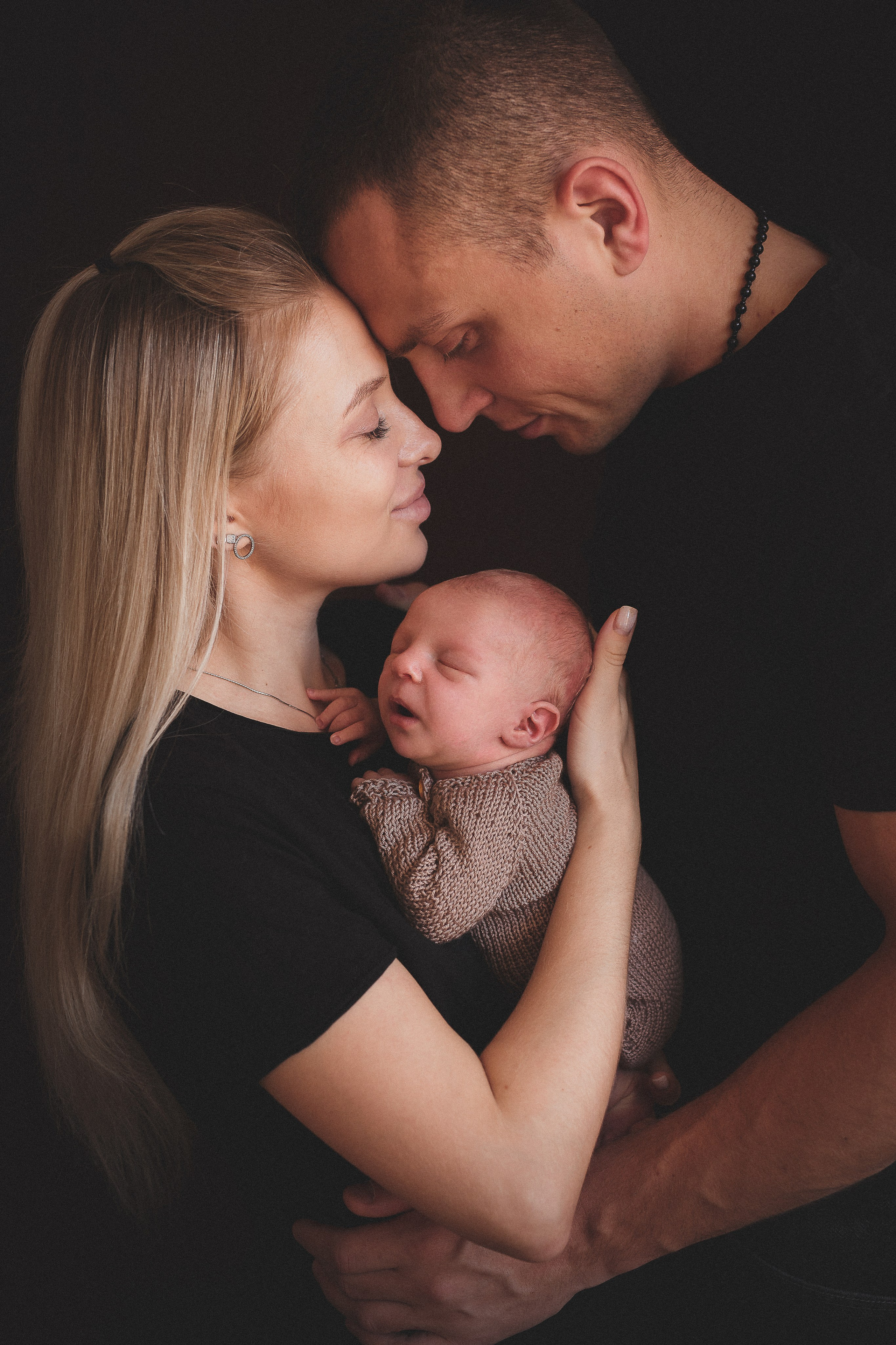 Әйелдердің кесілген кеуделерін онлайн көріңіз