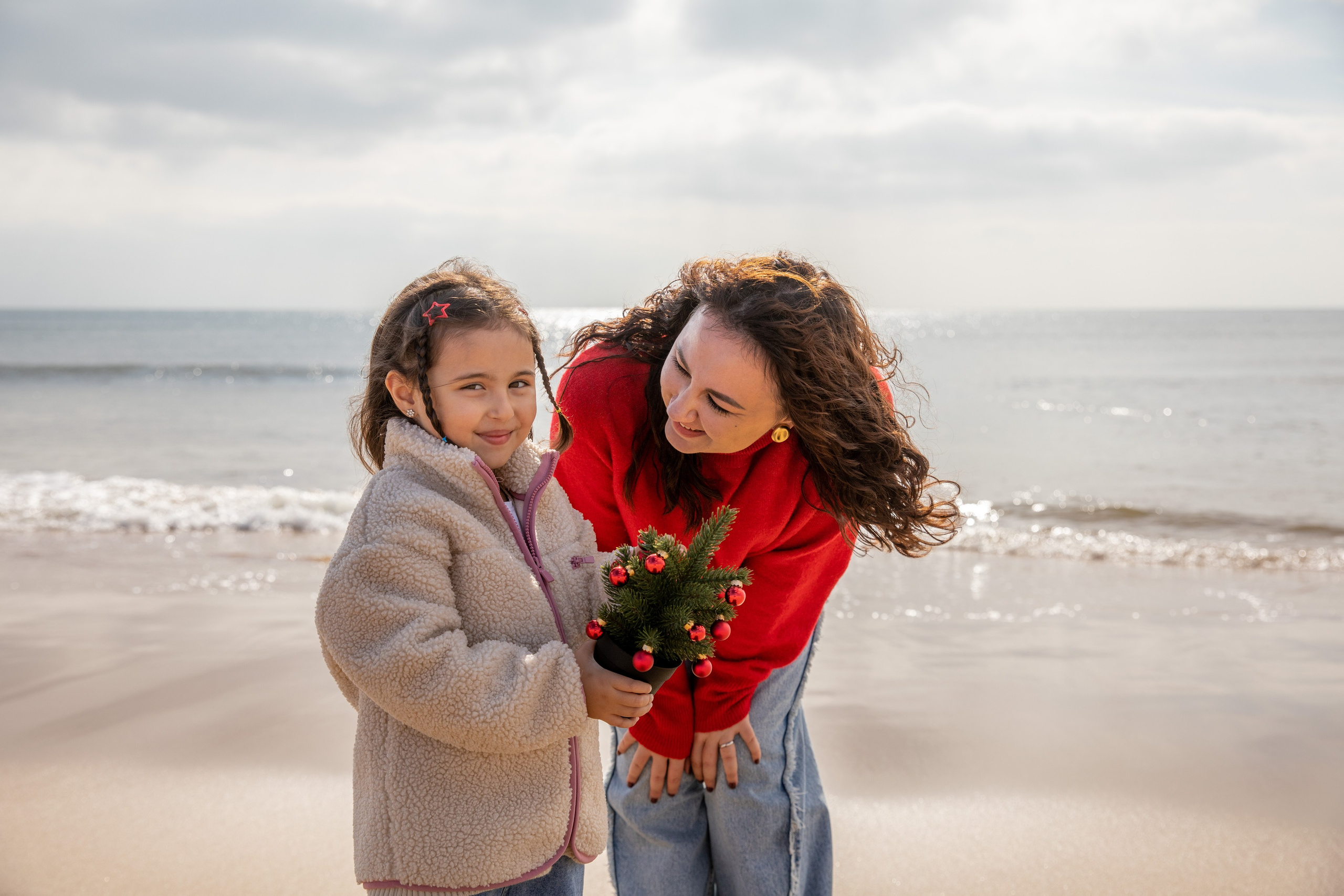 Family Photoshoot on the Beach. Professional Photographer in Portugal. Oksana Lomnova