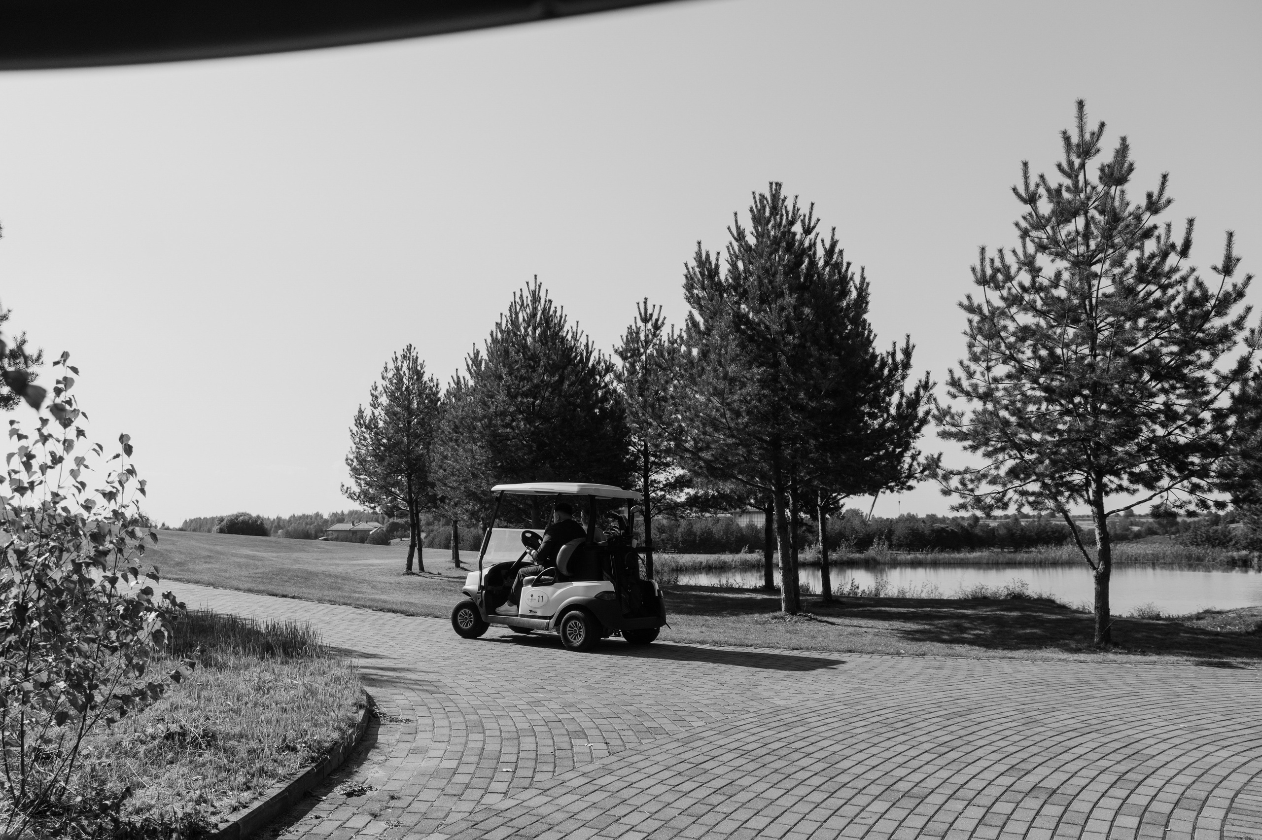 Свадебная фотосессия в Завидово гольф поле с утром невесты и красивым свадебным банкетом. Свадебный фотограф в Твери, Москве и Санкт-Петербурге Денисова Екатерина