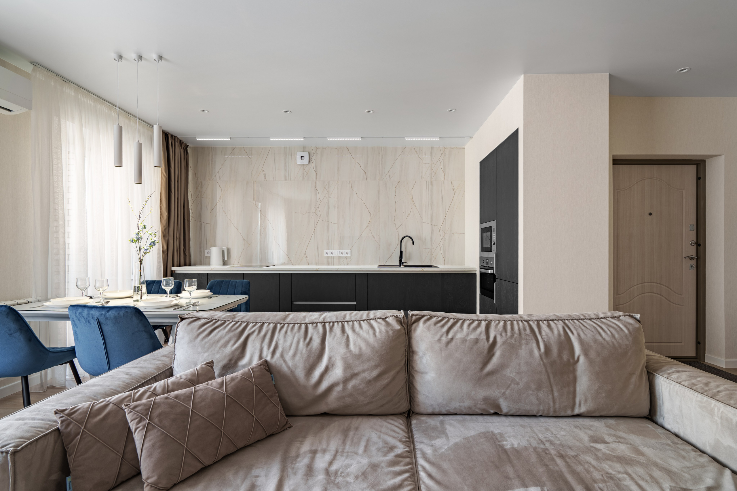 Съемка для посуточной аренды. Интерьерный фотограф и ретушер в Красноярске Денис Антропов