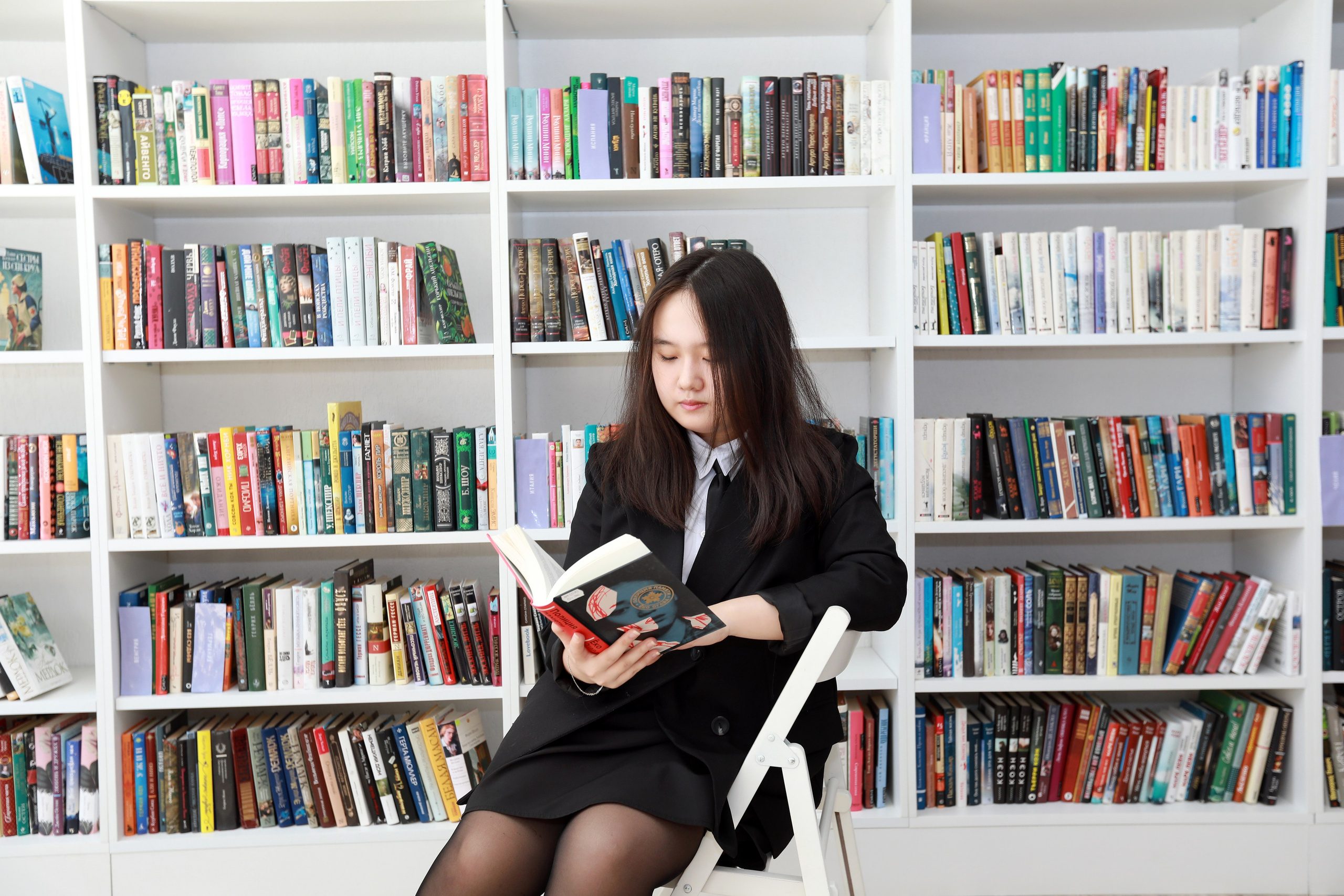 Фотосессия в&nbsp;библиотеке для выпускного альбома