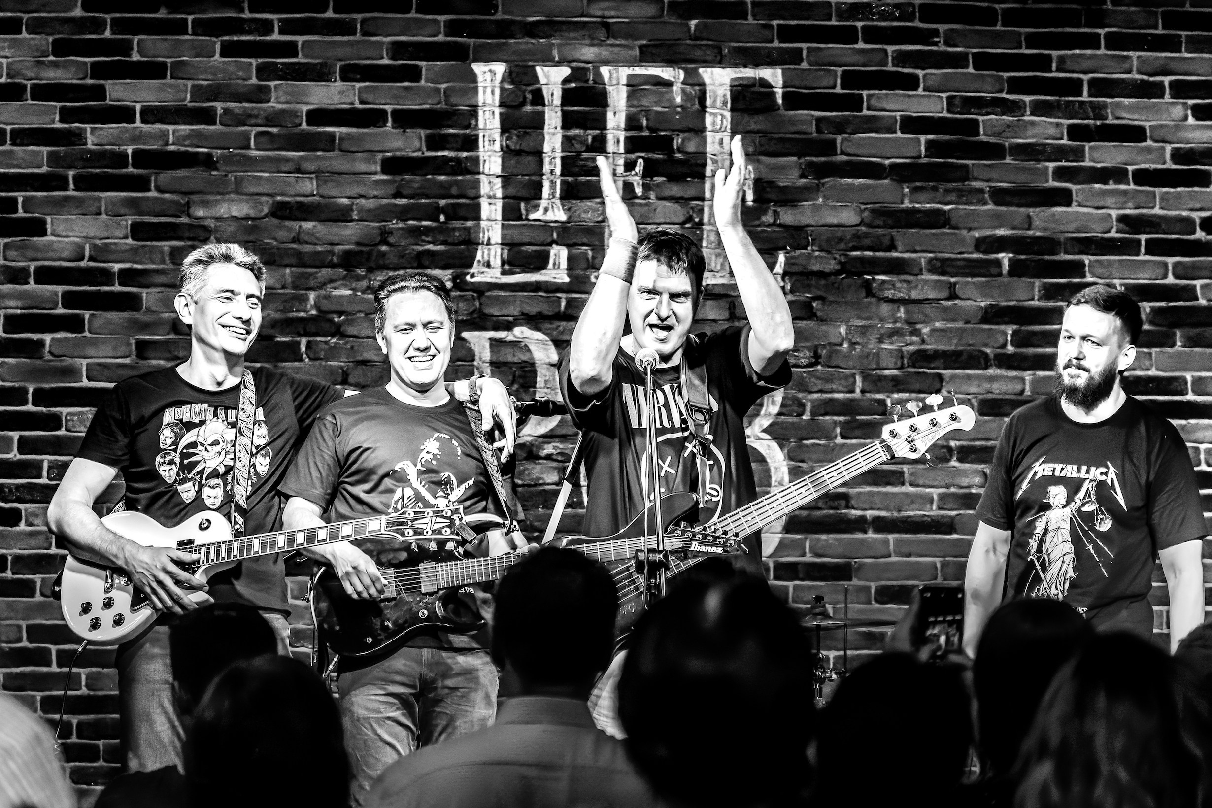 LifePub 29.03.2023. Московская кавер-группа BankBand