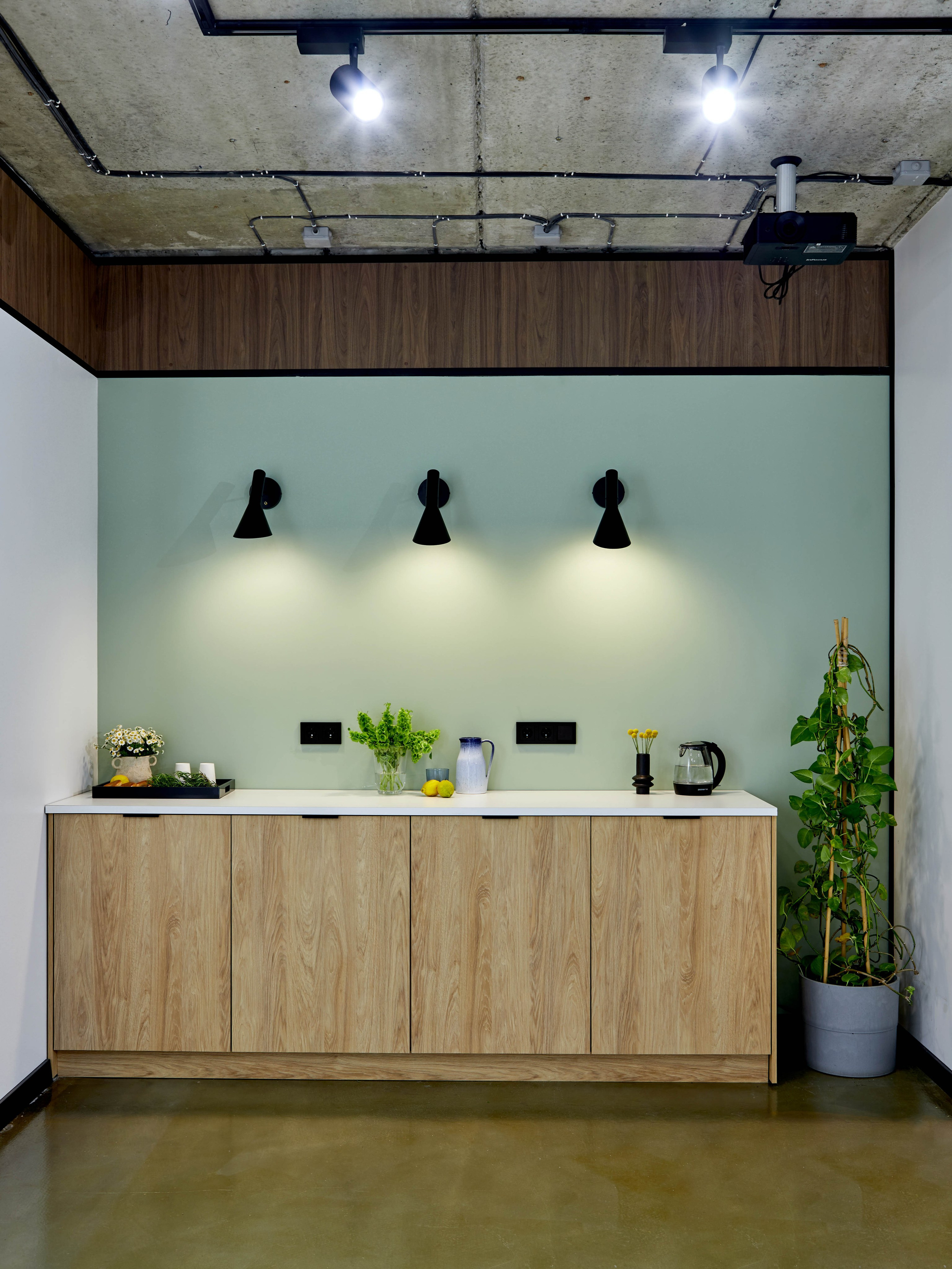 Реализованный проект офиса дизайнера Прасковьи Шевченко. Интерьерный фотограф Краснодар. Галина Ладыгина