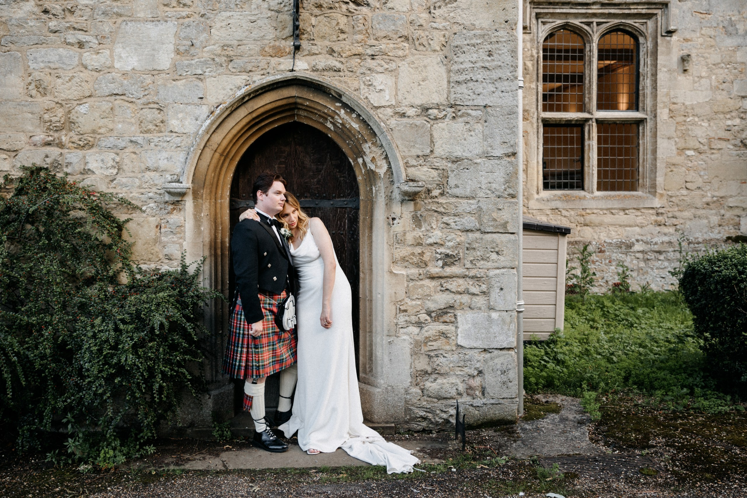 Ana & Tom Wedding at Notley Abbey. Moments Catchers — Wedding Photography & Video Duo in London