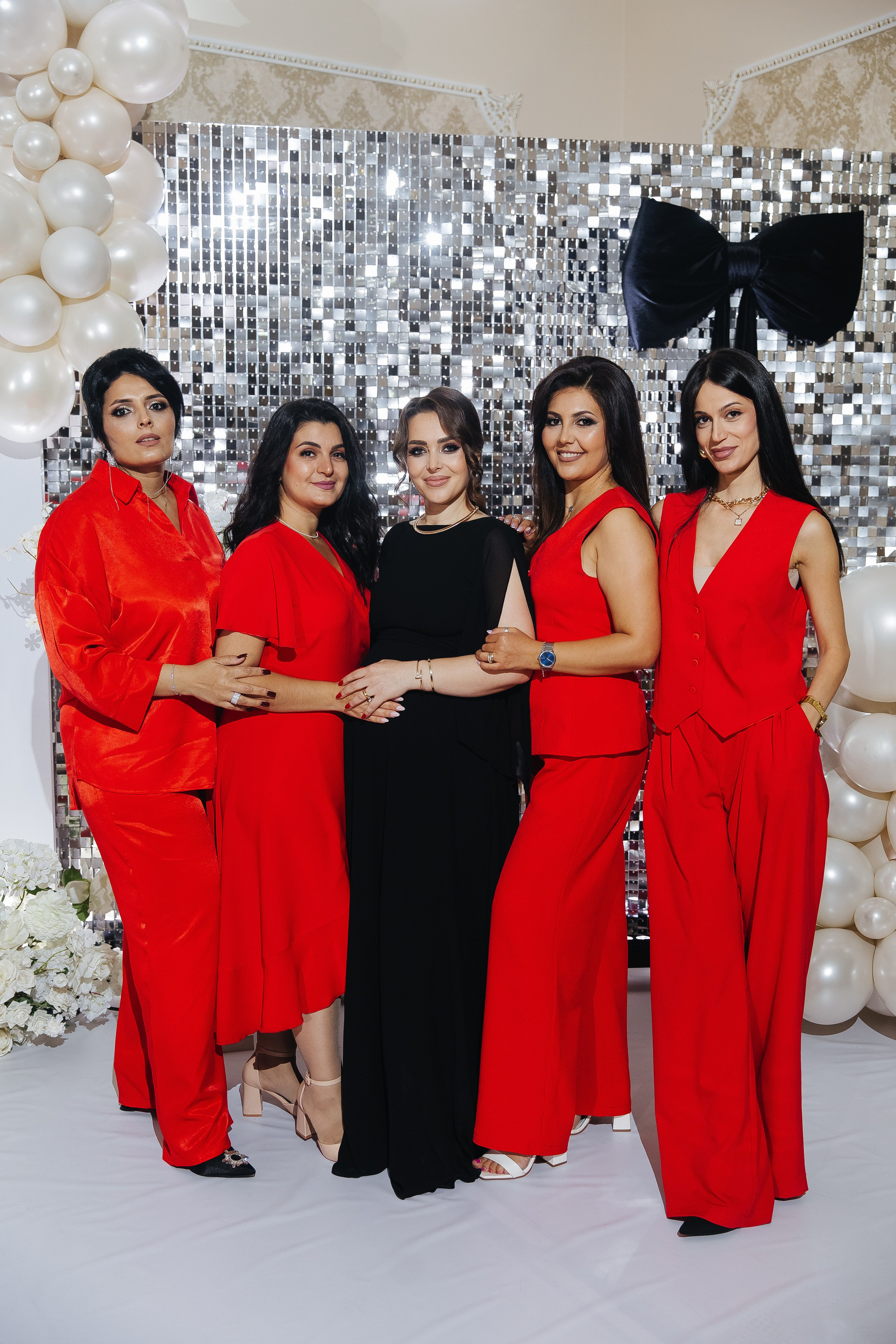 Ани и Назели. 35&5 День рождения, «Янтарь». Фотограф в Красноярске Надежда Воскресенская