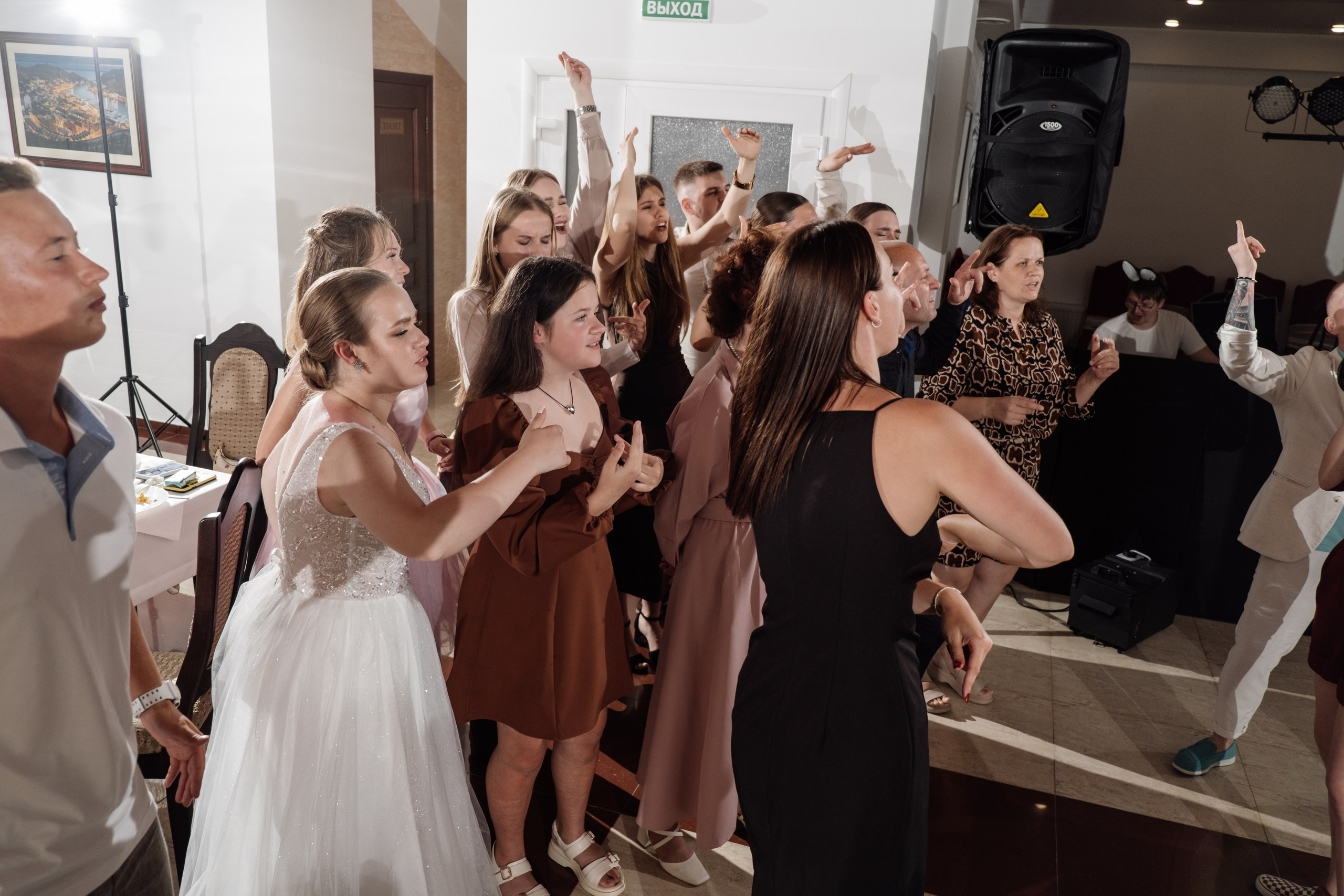 Свадебный ретопртаж. Профессиональная фотосъемка в Крыму. Натуральные эмоции и живые кадры. Забронируйте дату прямо сейчас!