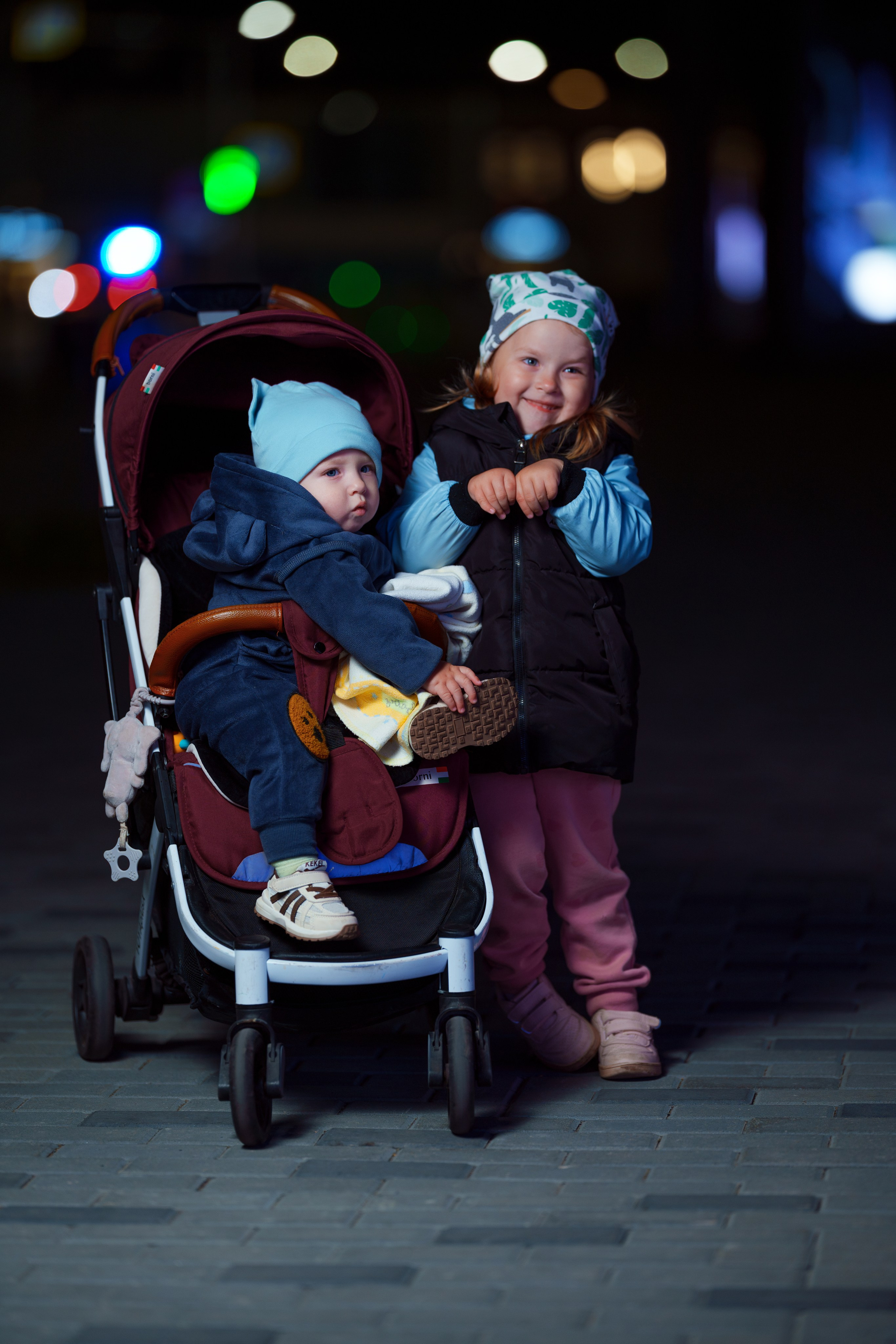 Портретная фотосессияСемейная фотосессияДетская фотосессияЛюбовная/Love-story фотосессияСвадебная фотосессияФотосессия для помолвкиПрофессиональный/деловой портретРекламная/коммерческая фотосессияФотосессия продукции (товары)Фотосессия моды (fashion)Бьюти-съемка (красота, макро-детали лица)Фотосессия lifestyle (повседневная жизнь, атмосфера)Фотосессия в полёте/авиационная (иногда отдельно как аэросъемка)Пейзажная/ландшафтная фотосессияАрхитектурная фотосессияАнфас/студийная фотосессияНю-фотосессия (с оговорками об этике и согласии)Фотосессия для артистов/музыкантовФотосессия для блогеров и инфлюенсеровФотосессия в стиле ретро/винтажЭко- и концептуальная съемка (арт-иллюстративная)Фотосессия для мероприятий (часто как репортажная)Aerial/дрон-съемка (в сочетании с портретной или пейзажной частью)Инфографическая/презентационная фотосессия (для презентаций и каталогов)